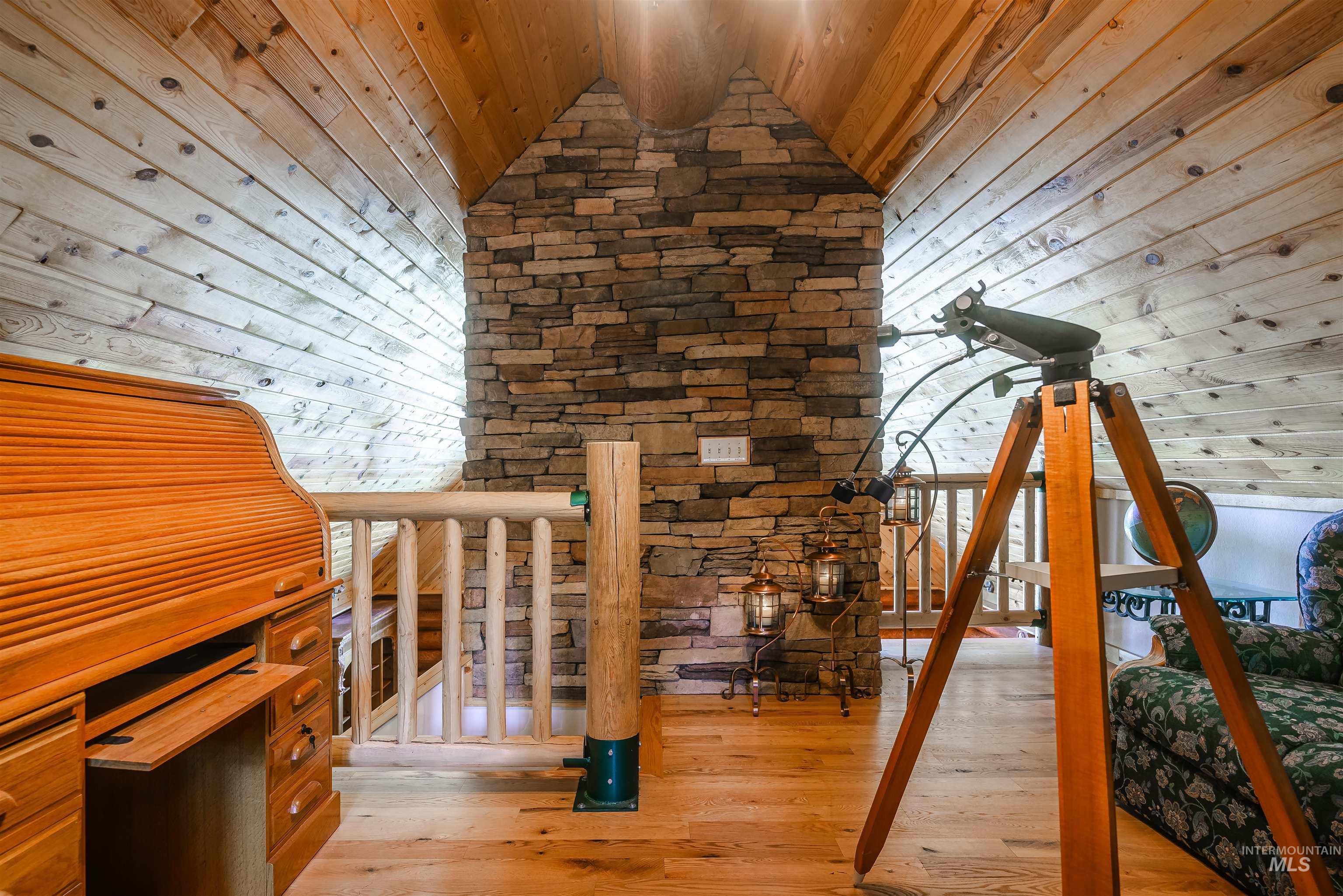 10 Tamarack Trl, Boise, Idaho 83716, 5 Bedrooms, 3 Bathrooms, Residential For Sale, Price $935,000,MLS 98978318