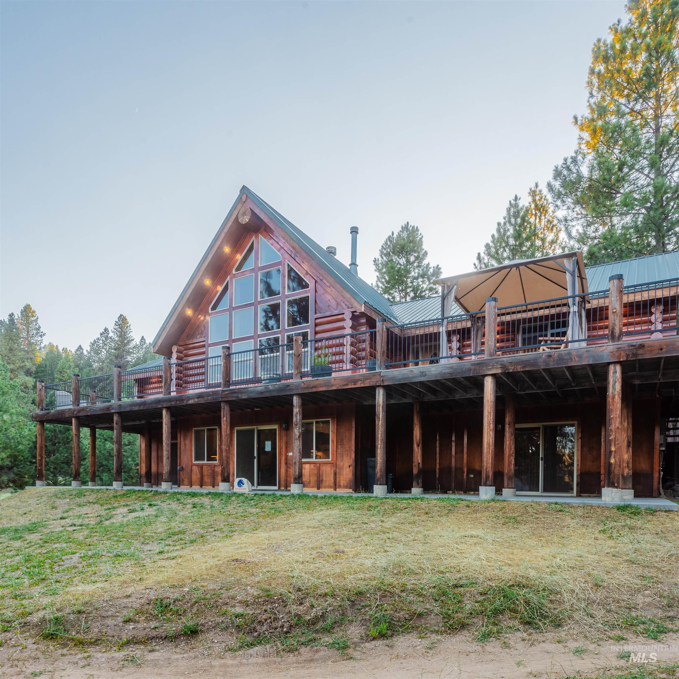 10 Tamarack Trl, Boise, Idaho 83716, 5 Bedrooms, 3 Bathrooms, Residential For Sale, Price $935,000,MLS 98978318