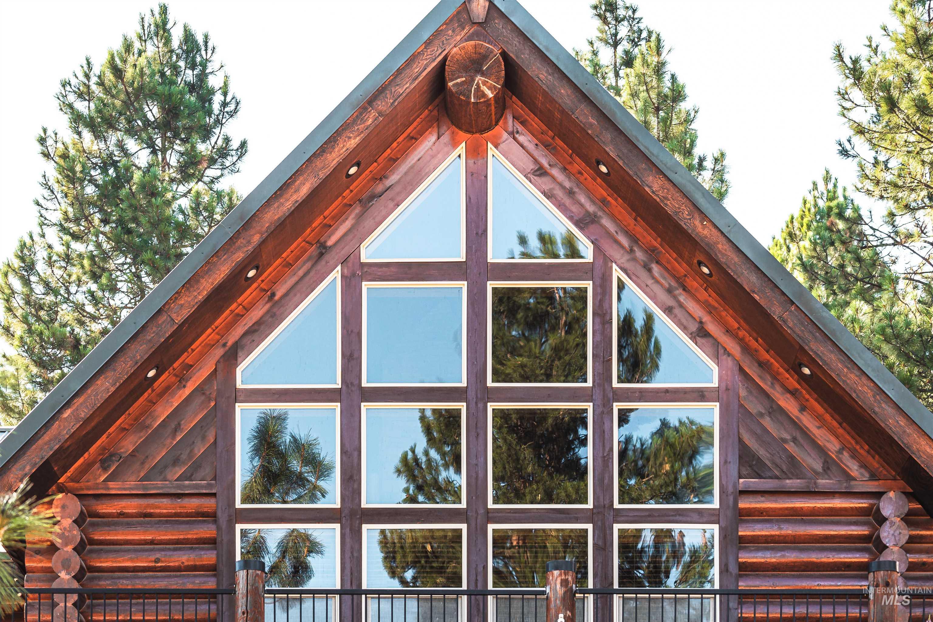 10 Tamarack Trl, Boise, Idaho 83716, 5 Bedrooms, 3 Bathrooms, Residential For Sale, Price $935,000,MLS 98978318