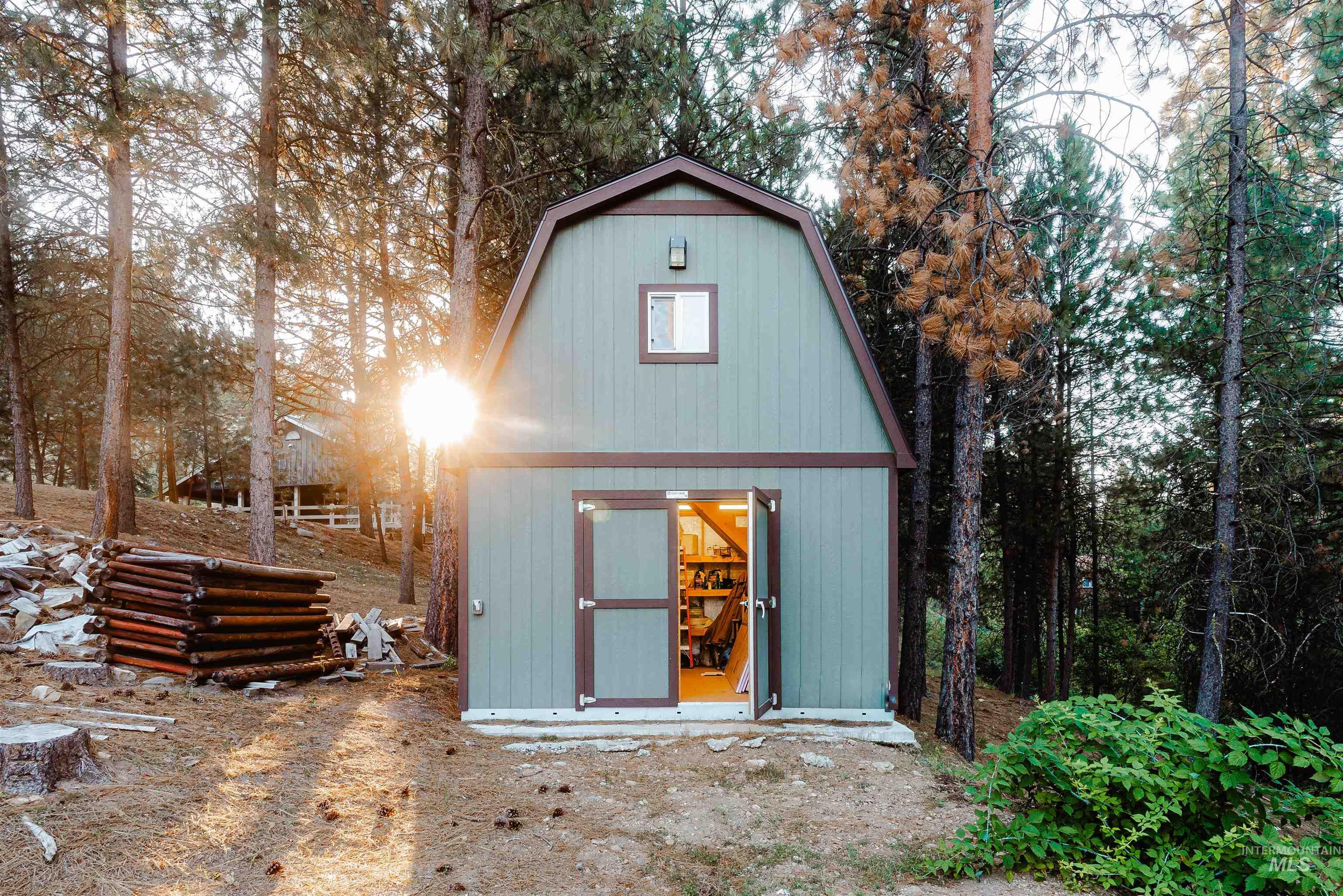 10 Tamarack Trl, Boise, Idaho 83716, 5 Bedrooms, 3 Bathrooms, Residential For Sale, Price $935,000,MLS 98978318