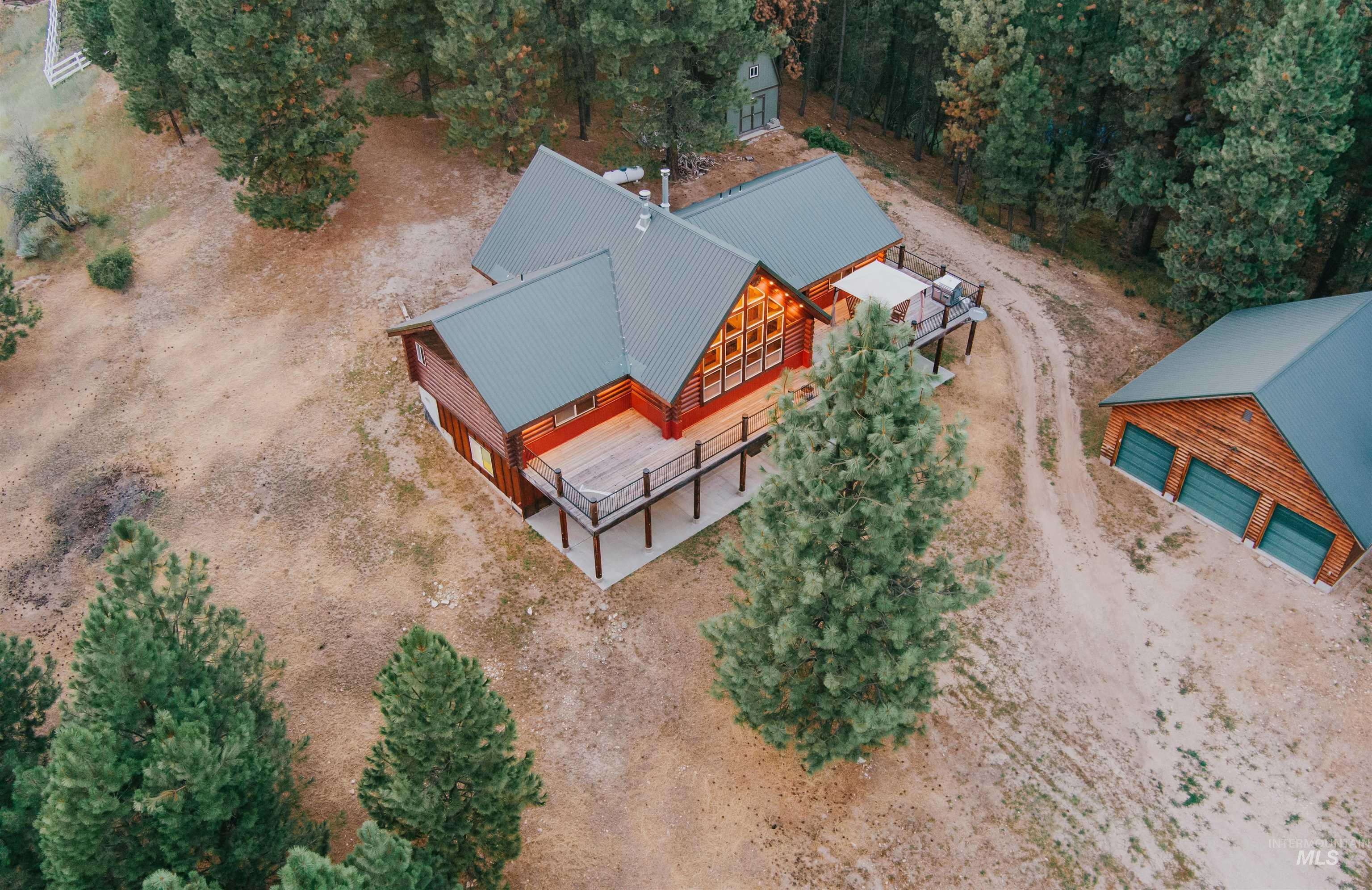 10 Tamarack Trl, Boise, Idaho 83716, 5 Bedrooms, 3 Bathrooms, Residential For Sale, Price $935,000,MLS 98978318