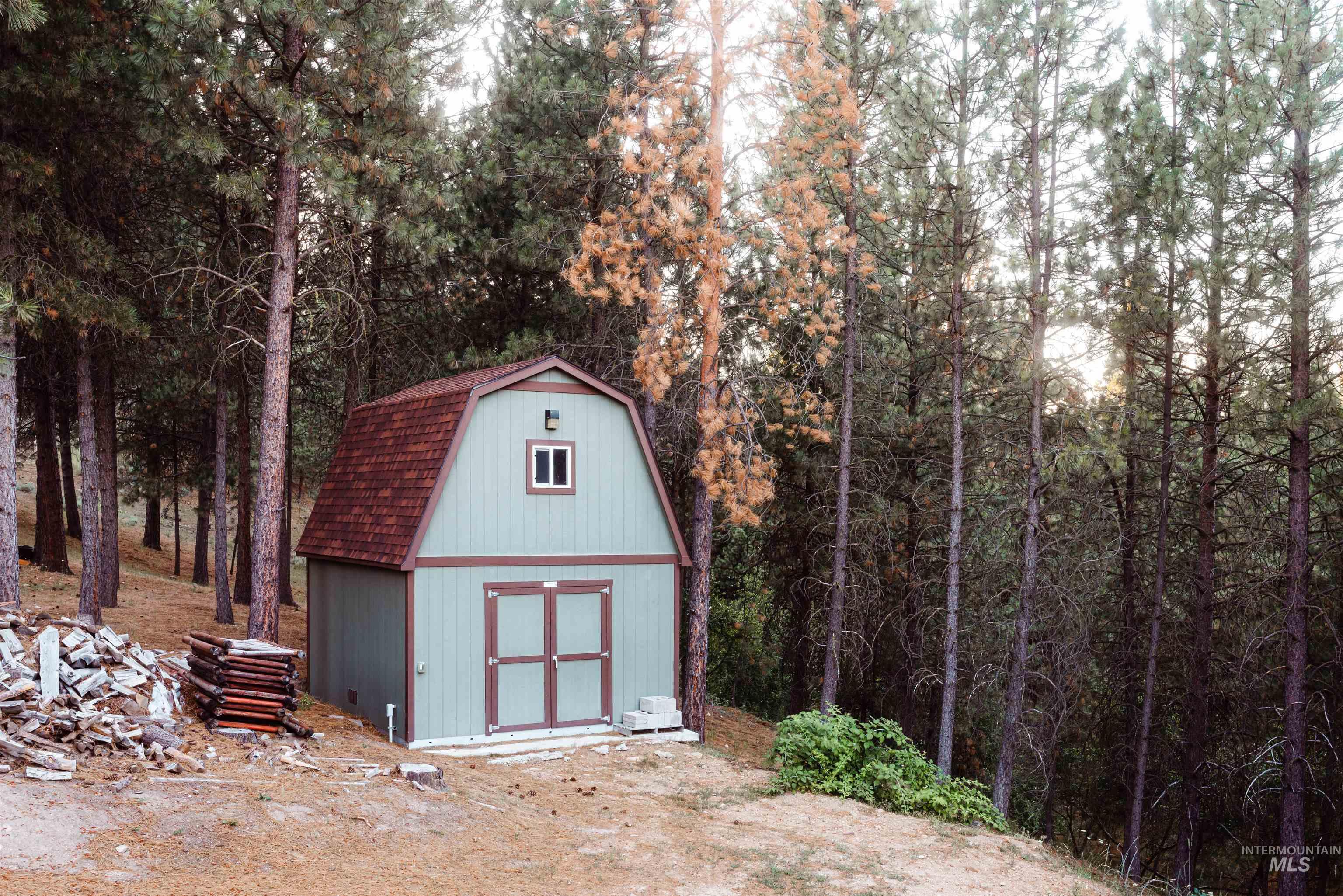 10 Tamarack Trl, Boise, Idaho 83716, 5 Bedrooms, 3 Bathrooms, Residential For Sale, Price $935,000,MLS 98978318