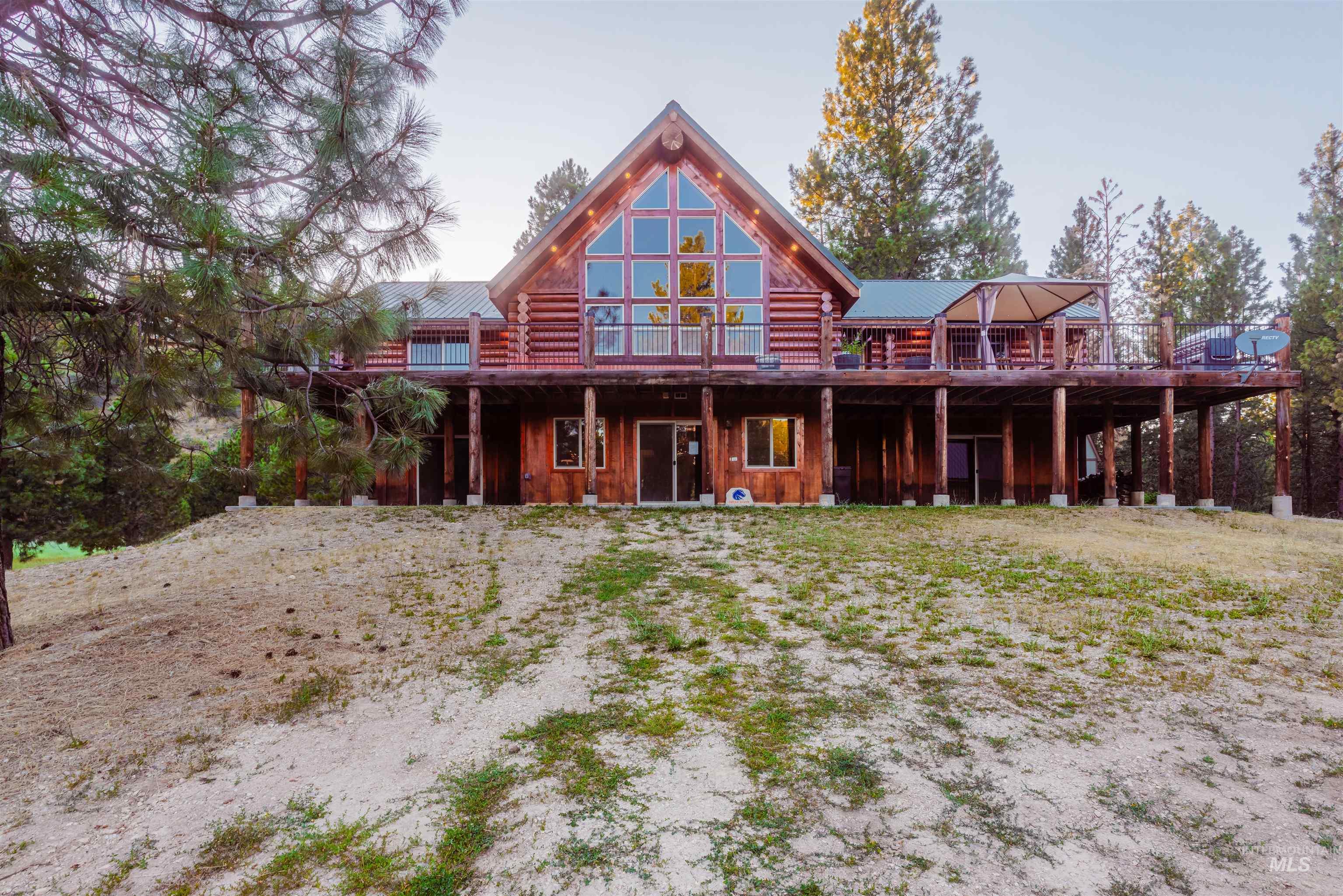 10 Tamarack Trl, Boise, Idaho 83716, 5 Bedrooms, 3 Bathrooms, Residential For Sale, Price $935,000,MLS 98978318