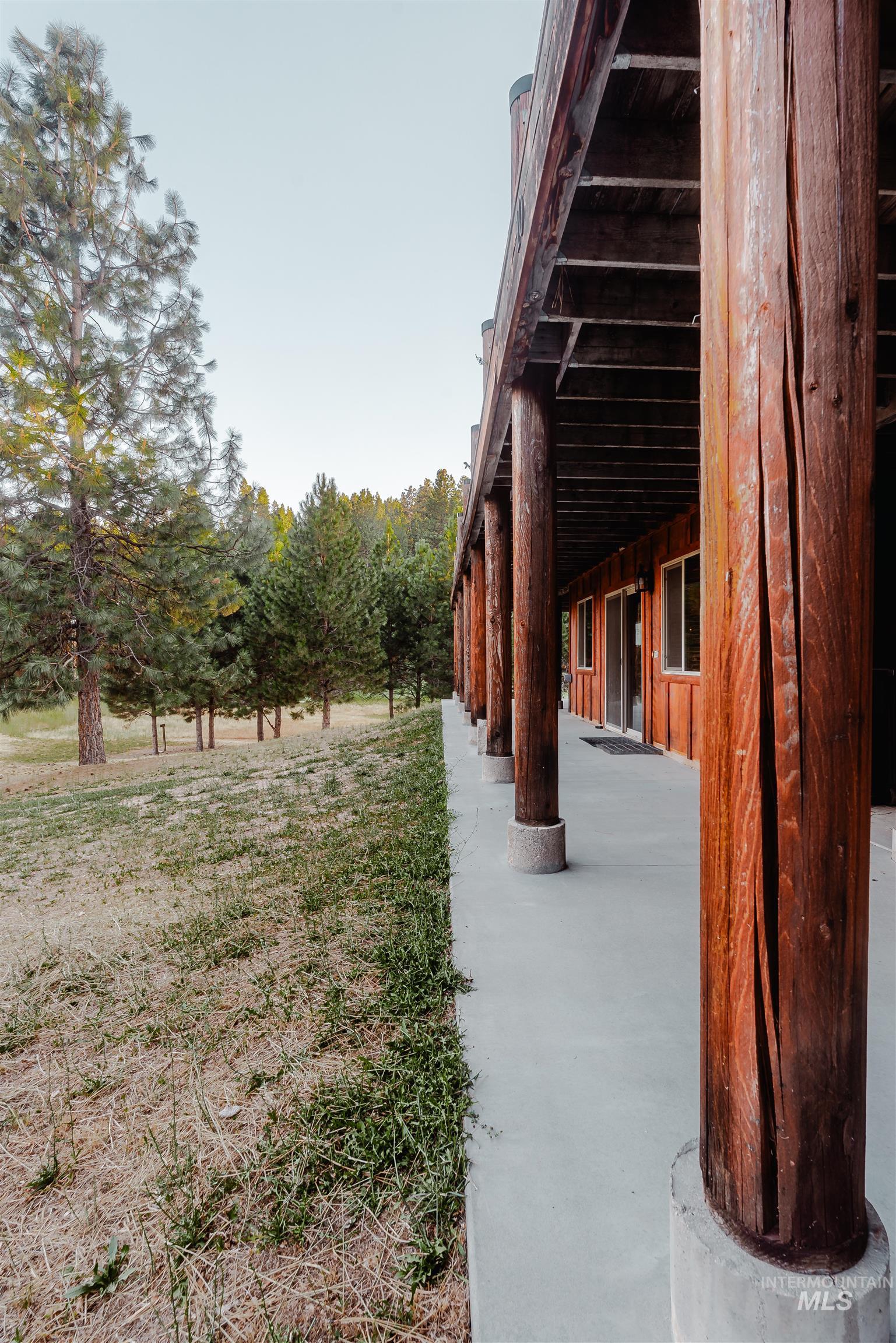 10 Tamarack Trl, Boise, Idaho 83716, 5 Bedrooms, 3 Bathrooms, Residential For Sale, Price $935,000,MLS 98978318