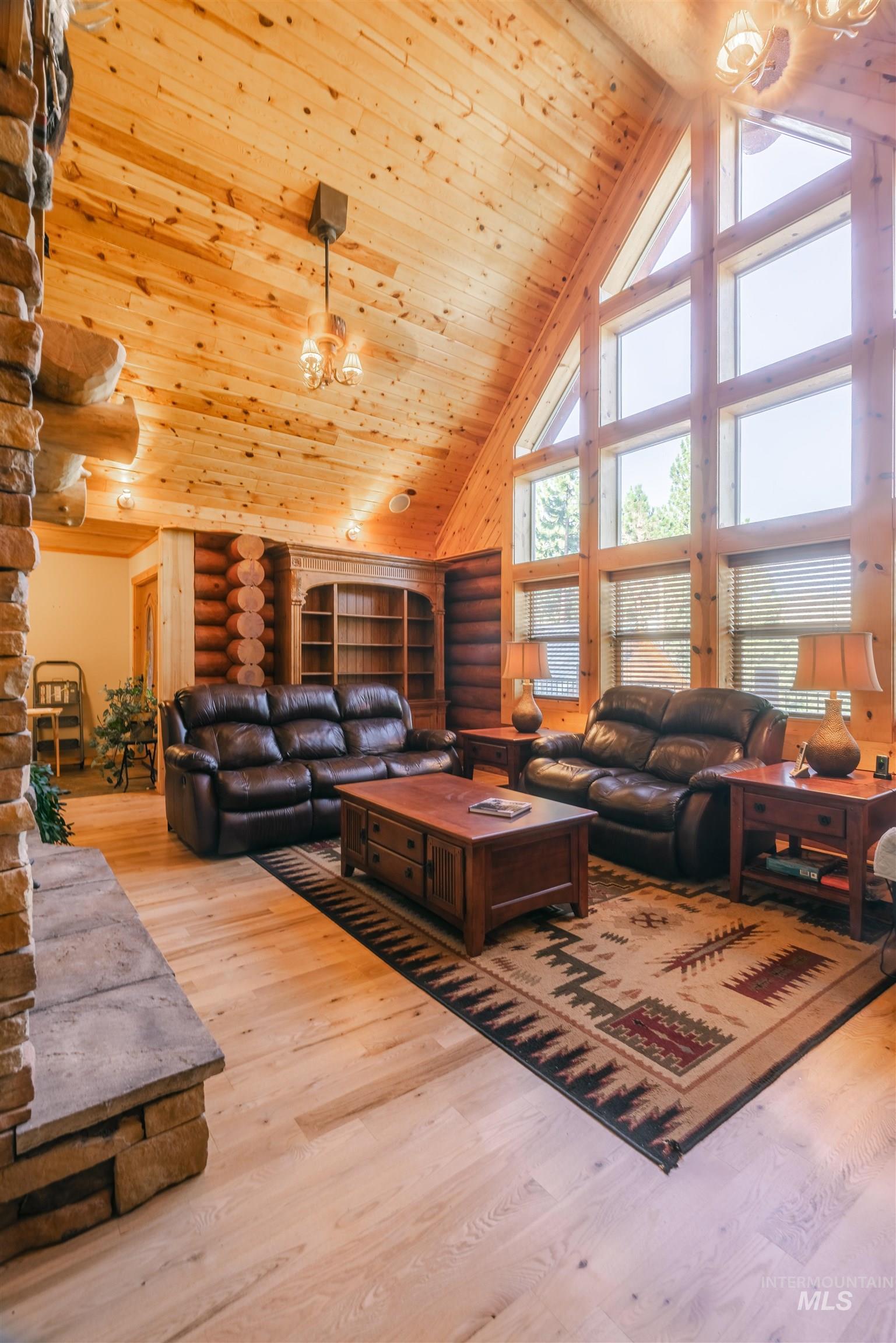 10 Tamarack Trl, Boise, Idaho 83716, 5 Bedrooms, 3 Bathrooms, Residential For Sale, Price $935,000,MLS 98978318