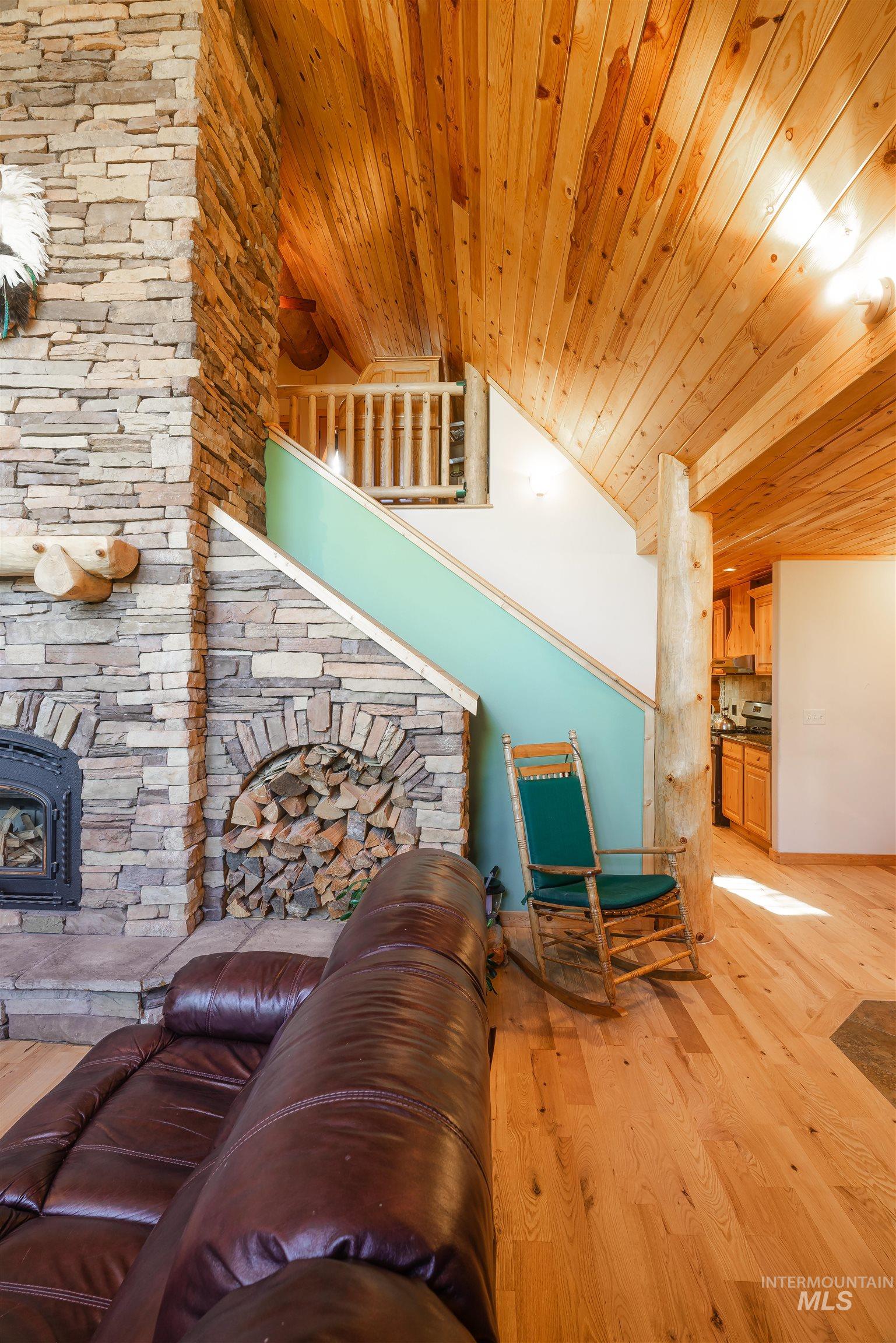 10 Tamarack Trl, Boise, Idaho 83716, 5 Bedrooms, 3 Bathrooms, Residential For Sale, Price $935,000,MLS 98978318