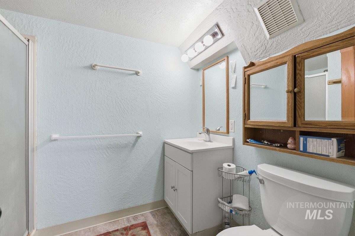 215 17th Ave S, Nampa, Idaho 83651, 5 Bedrooms, 3 Bathrooms, Residential For Sale, Price $499,900,MLS 98978330