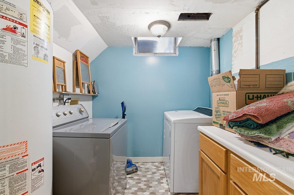 215 17th Ave S, Nampa, Idaho 83651, 5 Bedrooms, 3 Bathrooms, Residential For Sale, Price $499,900,MLS 98978330