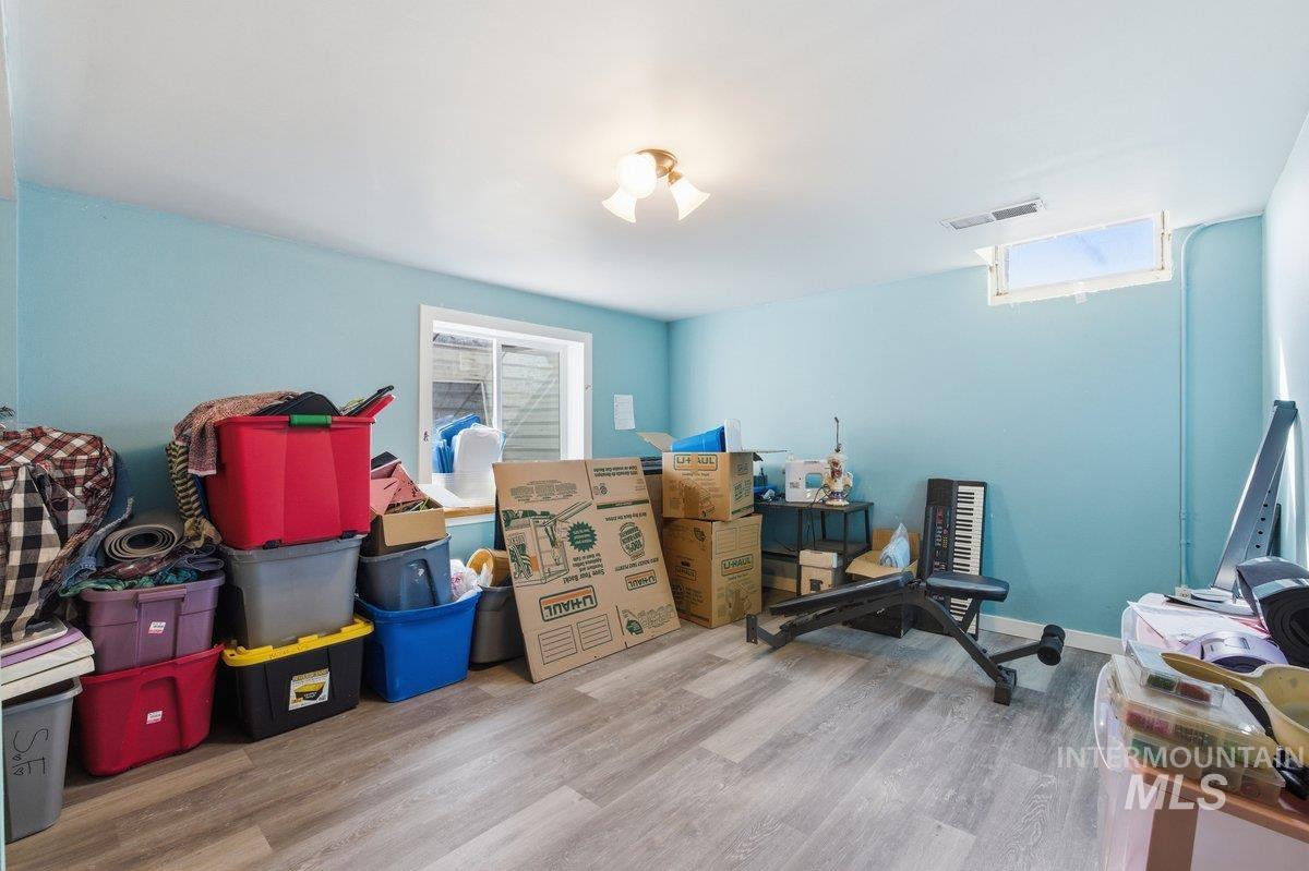 215 17th Ave S, Nampa, Idaho 83651, 5 Bedrooms, 3 Bathrooms, Residential For Sale, Price $499,900,MLS 98978330