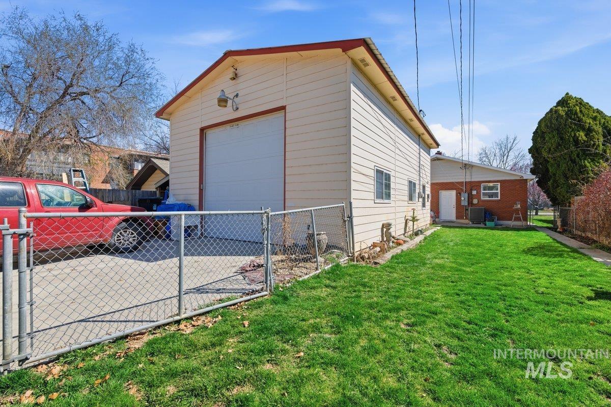 215 17th Ave S, Nampa, Idaho 83651, 5 Bedrooms, 3 Bathrooms, Residential For Sale, Price $499,900,MLS 98978330