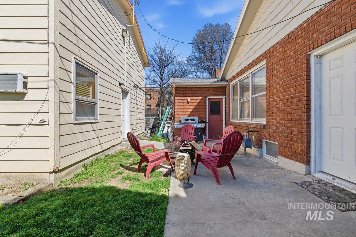 215 17th Ave S, Nampa, Idaho 83651, 5 Bedrooms, 3 Bathrooms, Residential For Sale, Price $499,900,MLS 98978330