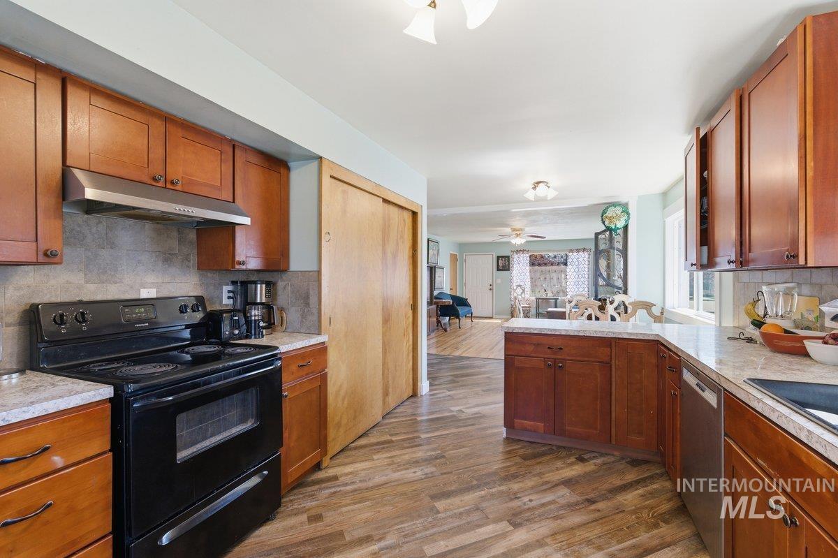 215 17th Ave S, Nampa, Idaho 83651, 5 Bedrooms, 3 Bathrooms, Residential For Sale, Price $499,900,MLS 98978330