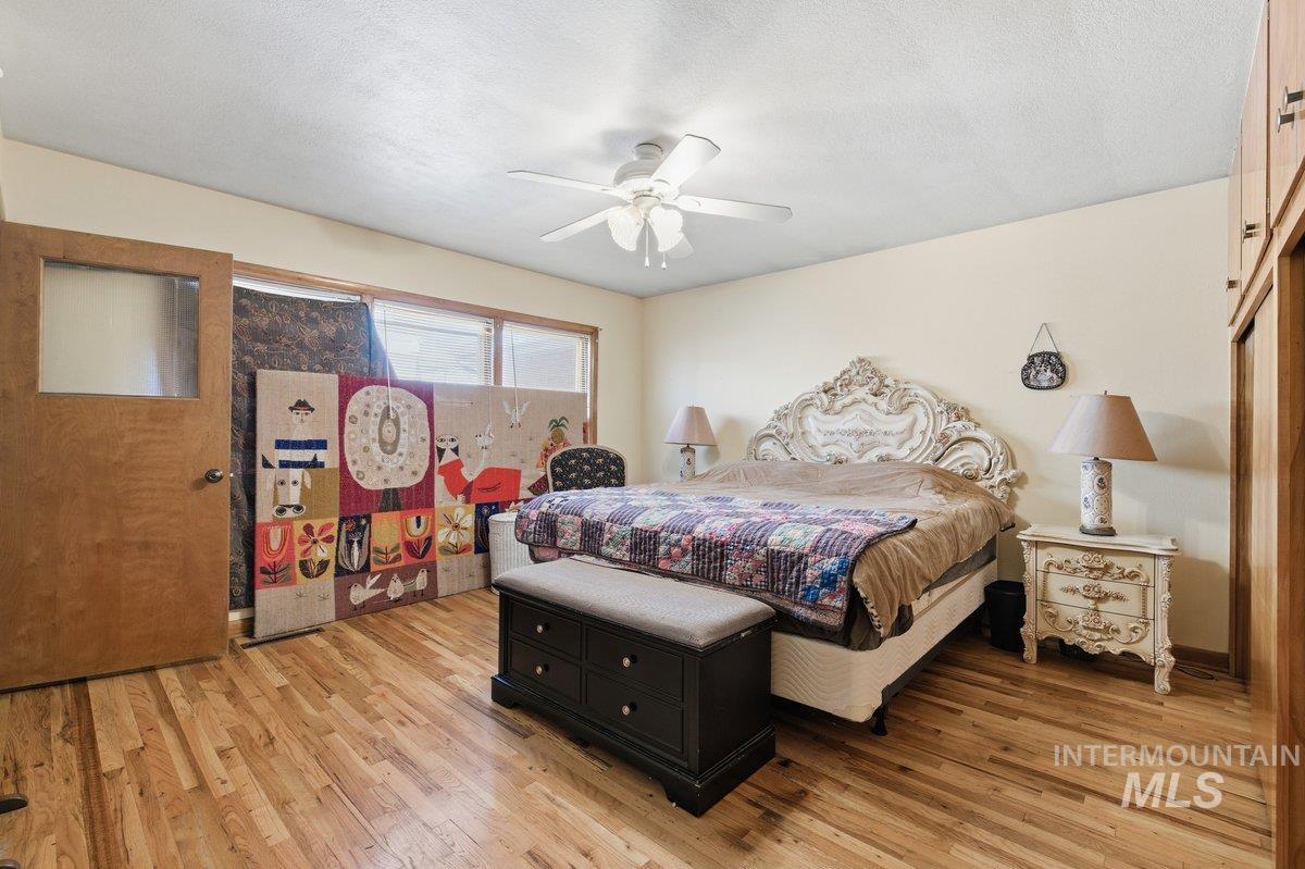 215 17th Ave S, Nampa, Idaho 83651, 5 Bedrooms, 3 Bathrooms, Residential For Sale, Price $499,900,MLS 98978330