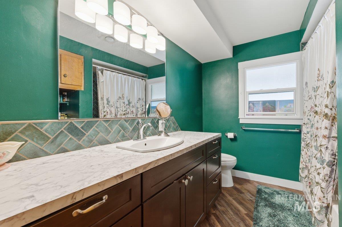 215 17th Ave S, Nampa, Idaho 83651, 5 Bedrooms, 3 Bathrooms, Residential For Sale, Price $499,900,MLS 98978330