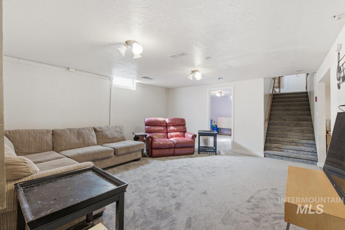 215 17th Ave S, Nampa, Idaho 83651, 5 Bedrooms, 3 Bathrooms, Residential For Sale, Price $499,900,MLS 98978330