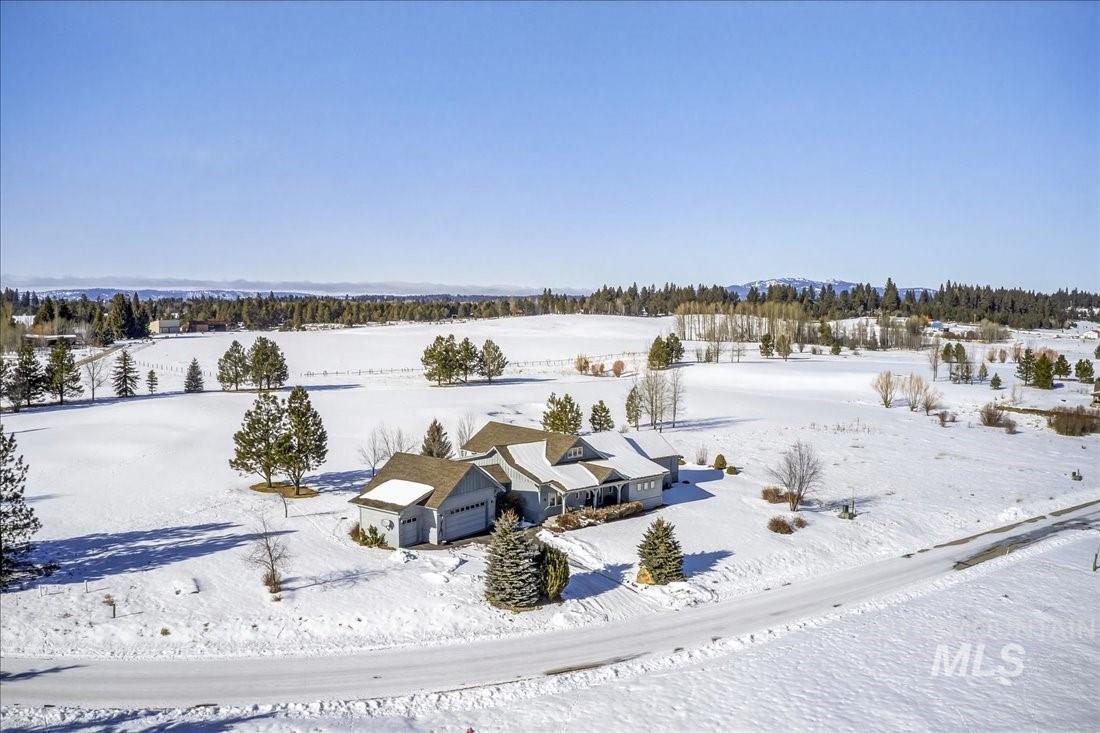 319 Otter Pond Ln, McCall, Idaho 83638, 3 Bedrooms, 3 Bathrooms, Residential For Sale, Price $1,349,000,MLS 98978333