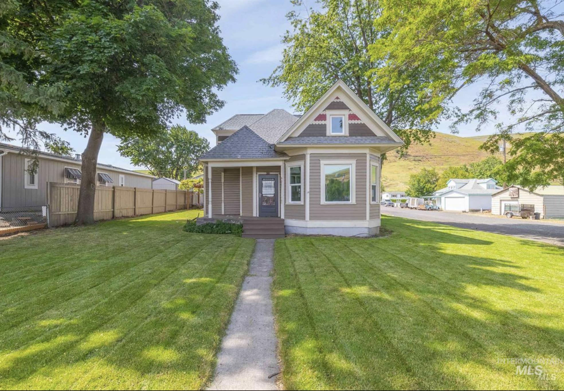 410 High St., Pomeroy, Washington 99347, 2 Bedrooms, 1 Bathroom, Residential For Sale, Price $250,000,MLS 98978336