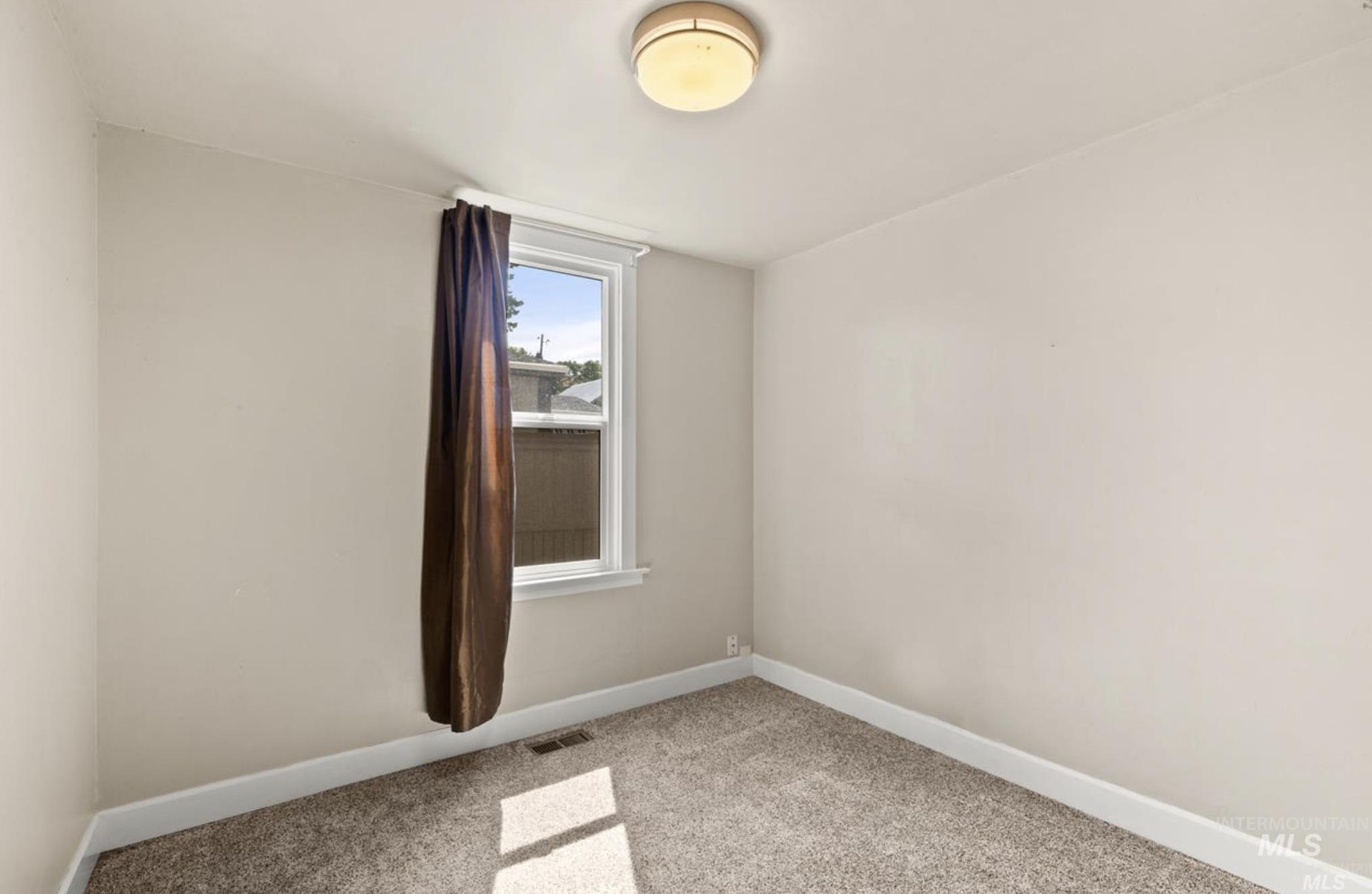 410 High St., Pomeroy, Washington 99347, 2 Bedrooms, 1 Bathroom, Residential For Sale, Price $250,000,MLS 98978336