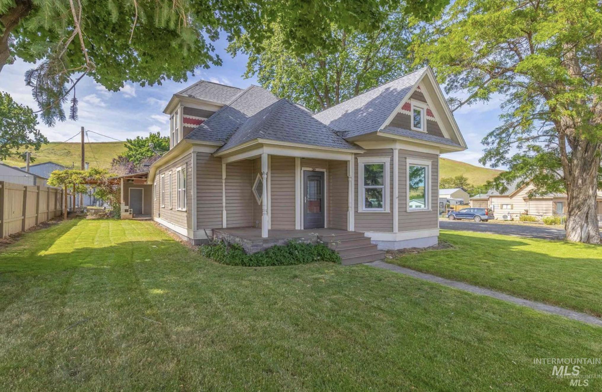 410 High St., Pomeroy, Washington 99347, 2 Bedrooms, 1 Bathroom, Residential For Sale, Price $250,000,MLS 98978336