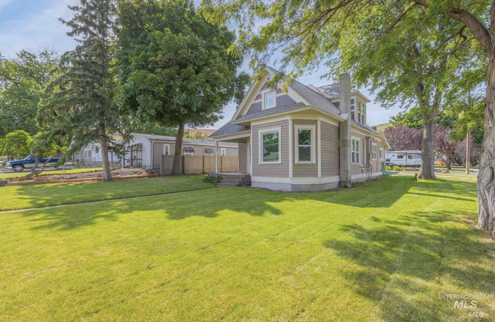 410 High St., Pomeroy, Washington 99347, 2 Bedrooms, 1 Bathroom, Residential For Sale, Price $250,000, 98978336