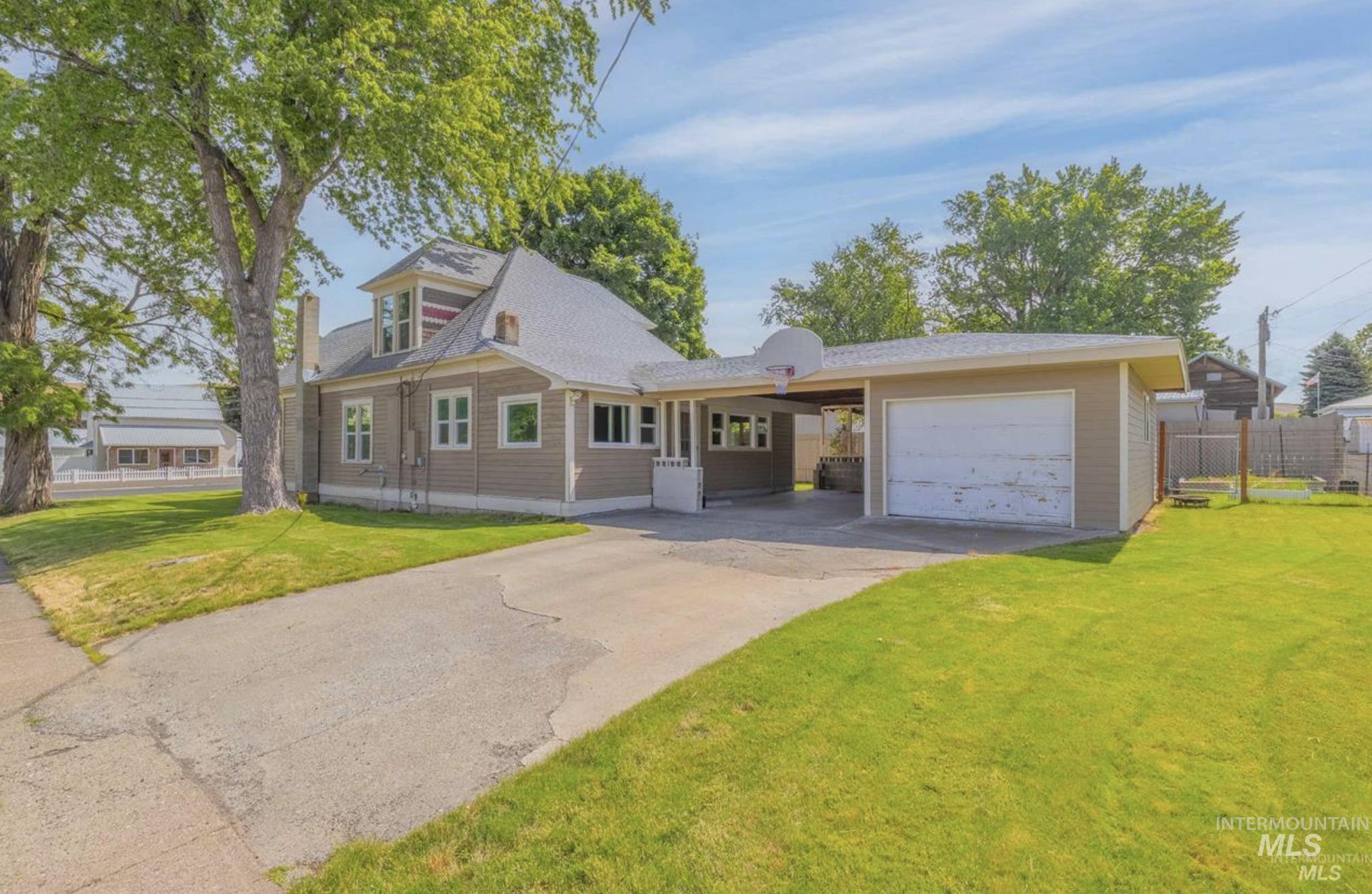 410 High St., Pomeroy, Washington 99347, 2 Bedrooms, 1 Bathroom, Residential For Sale, Price $250,000,MLS 98978336