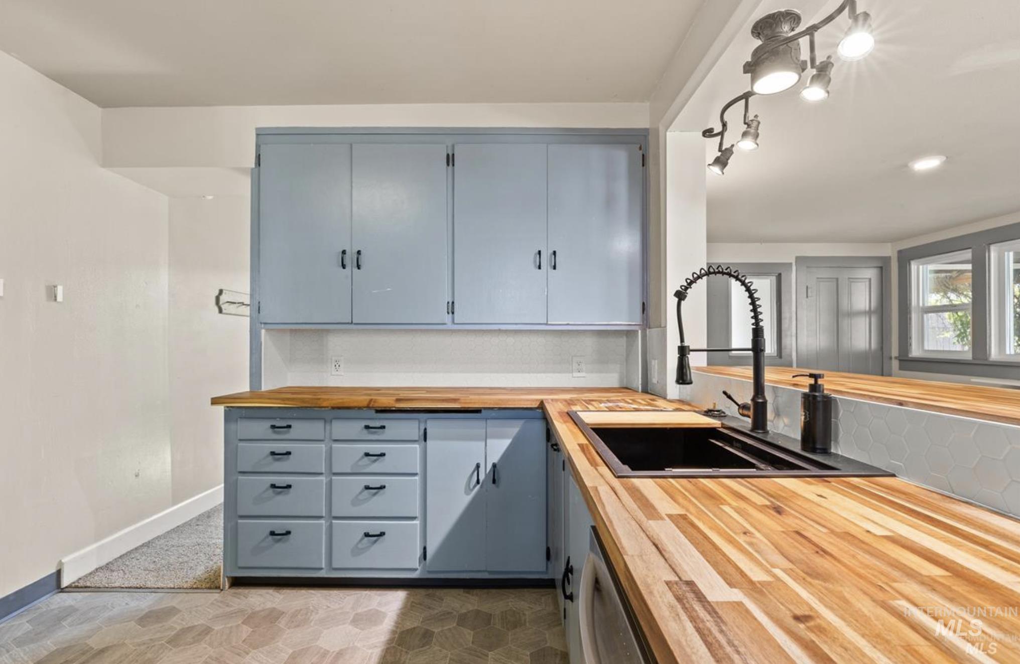 410 High St., Pomeroy, Washington 99347, 2 Bedrooms, 1 Bathroom, Residential For Sale, Price $250,000,MLS 98978336