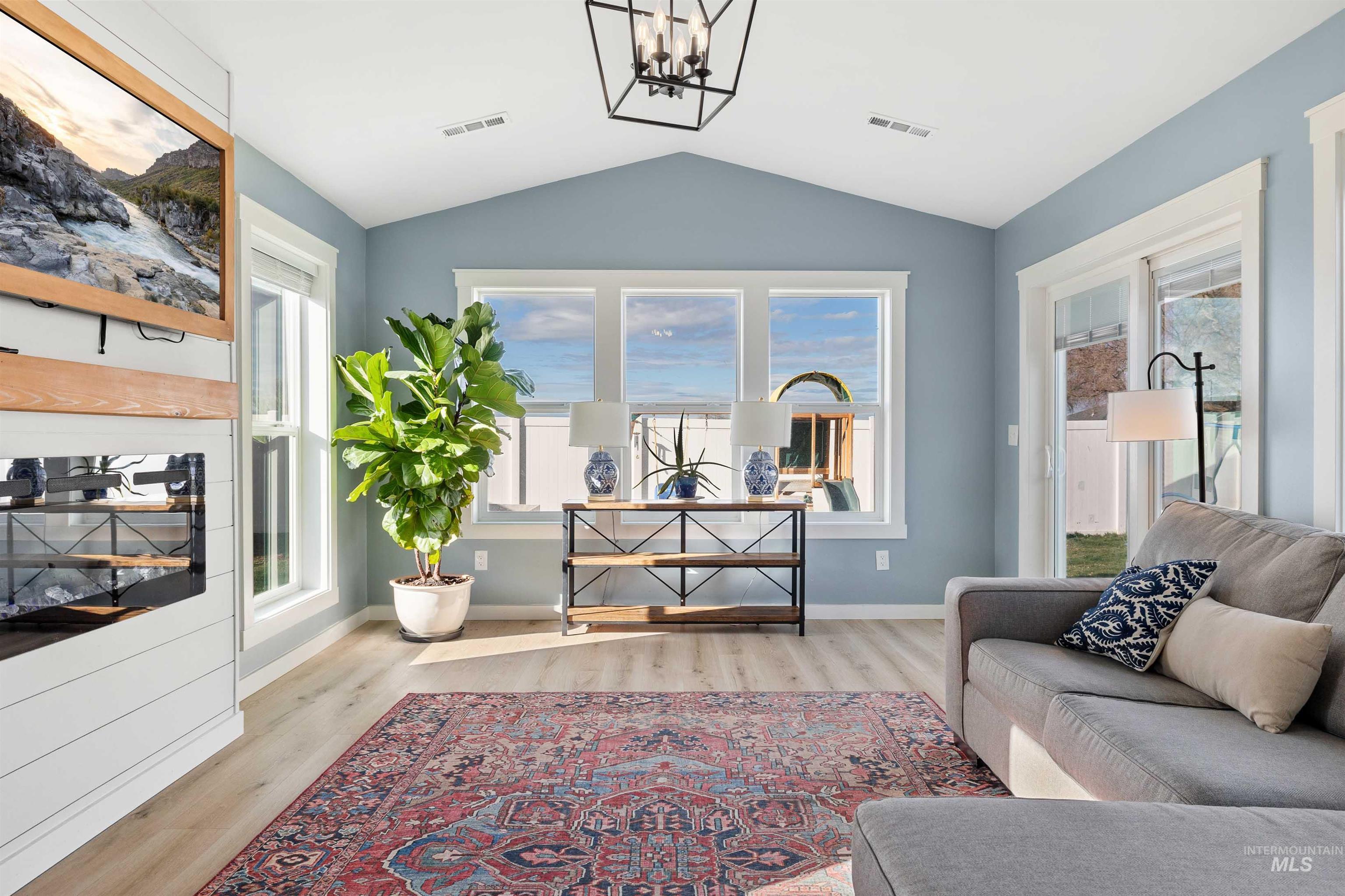 1061 Par Ct, Twin Falls, Idaho 83301-5748, 3 Bedrooms, 2 Bathrooms, Residential For Sale, Price $349,900,MLS 98978342