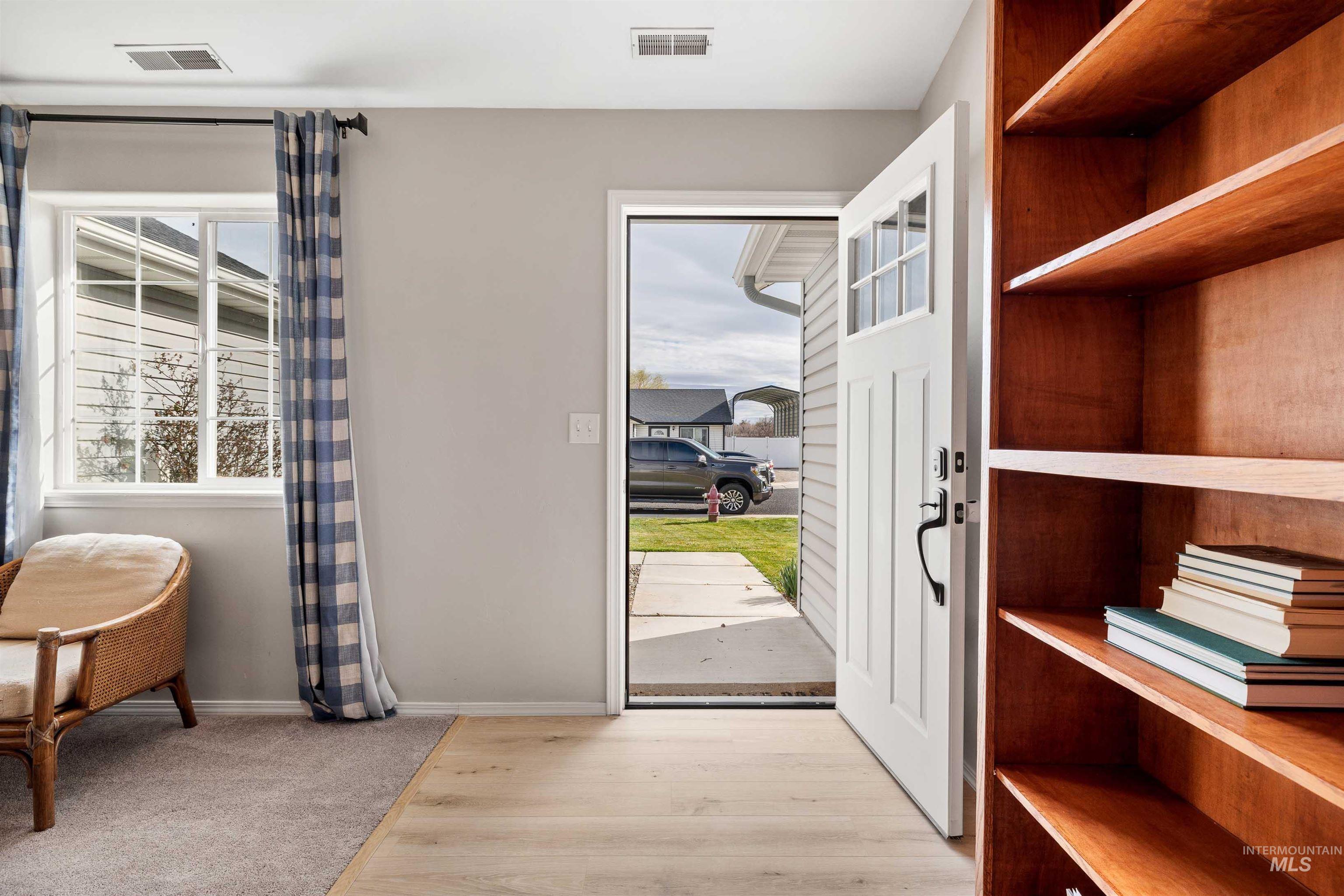 1061 Par Ct, Twin Falls, Idaho 83301-5748, 3 Bedrooms, 2 Bathrooms, Residential For Sale, Price $349,900,MLS 98978342