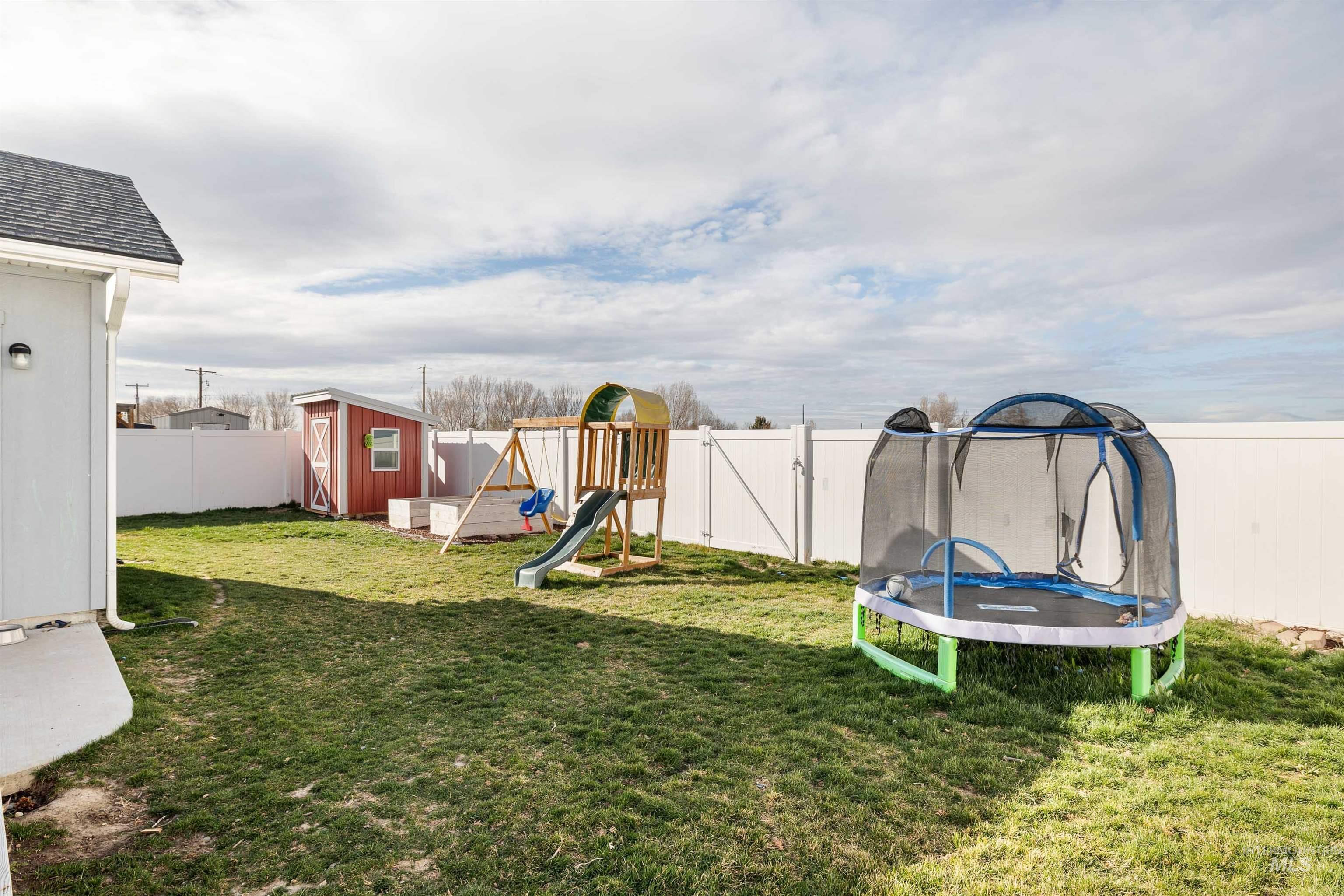 1061 Par Ct, Twin Falls, Idaho 83301-5748, 3 Bedrooms, 2 Bathrooms, Residential For Sale, Price $349,900,MLS 98978342