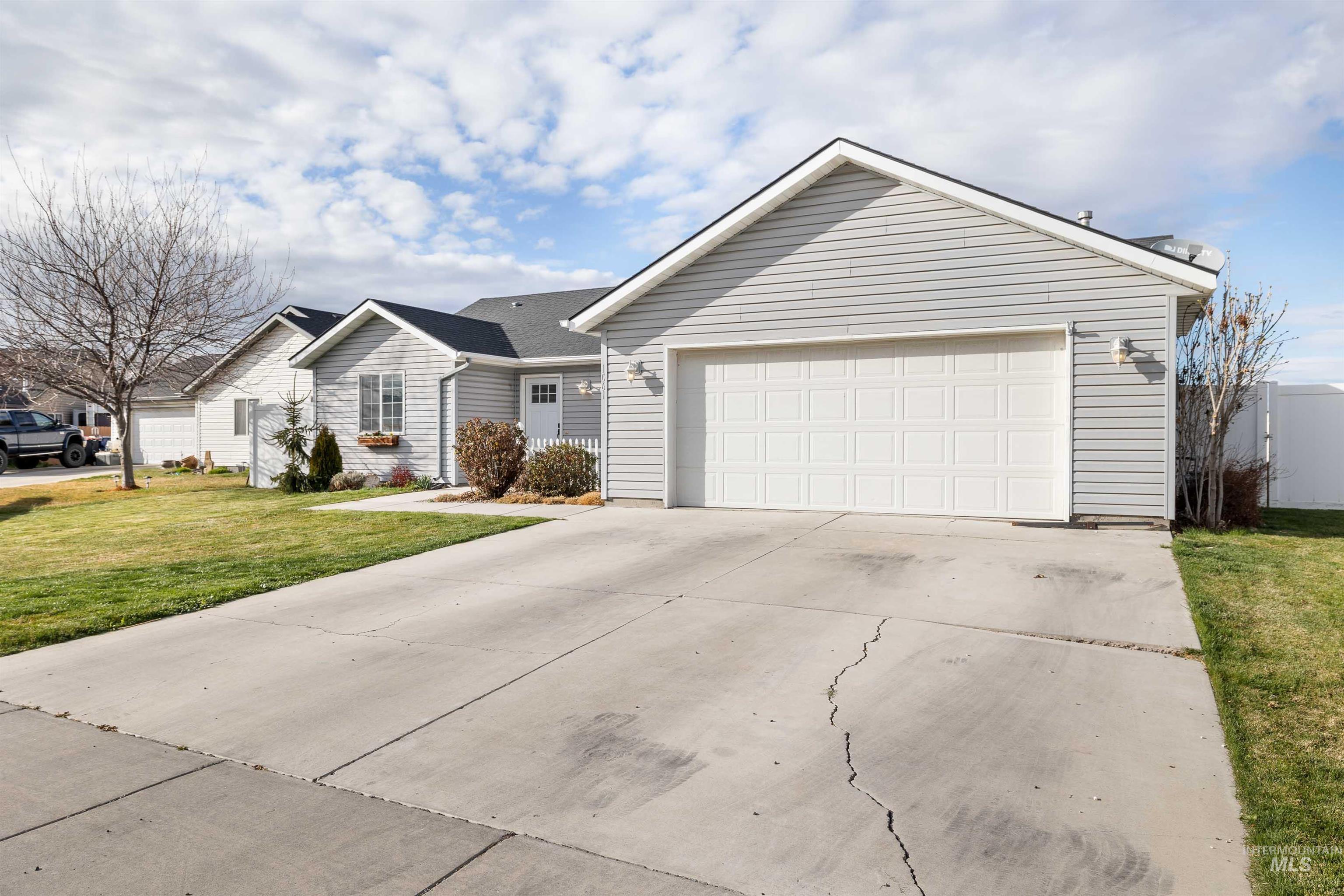 1061 Par Ct, Twin Falls, Idaho 83301-5748, 3 Bedrooms, 2 Bathrooms, Residential For Sale, Price $349,900,MLS 98978342