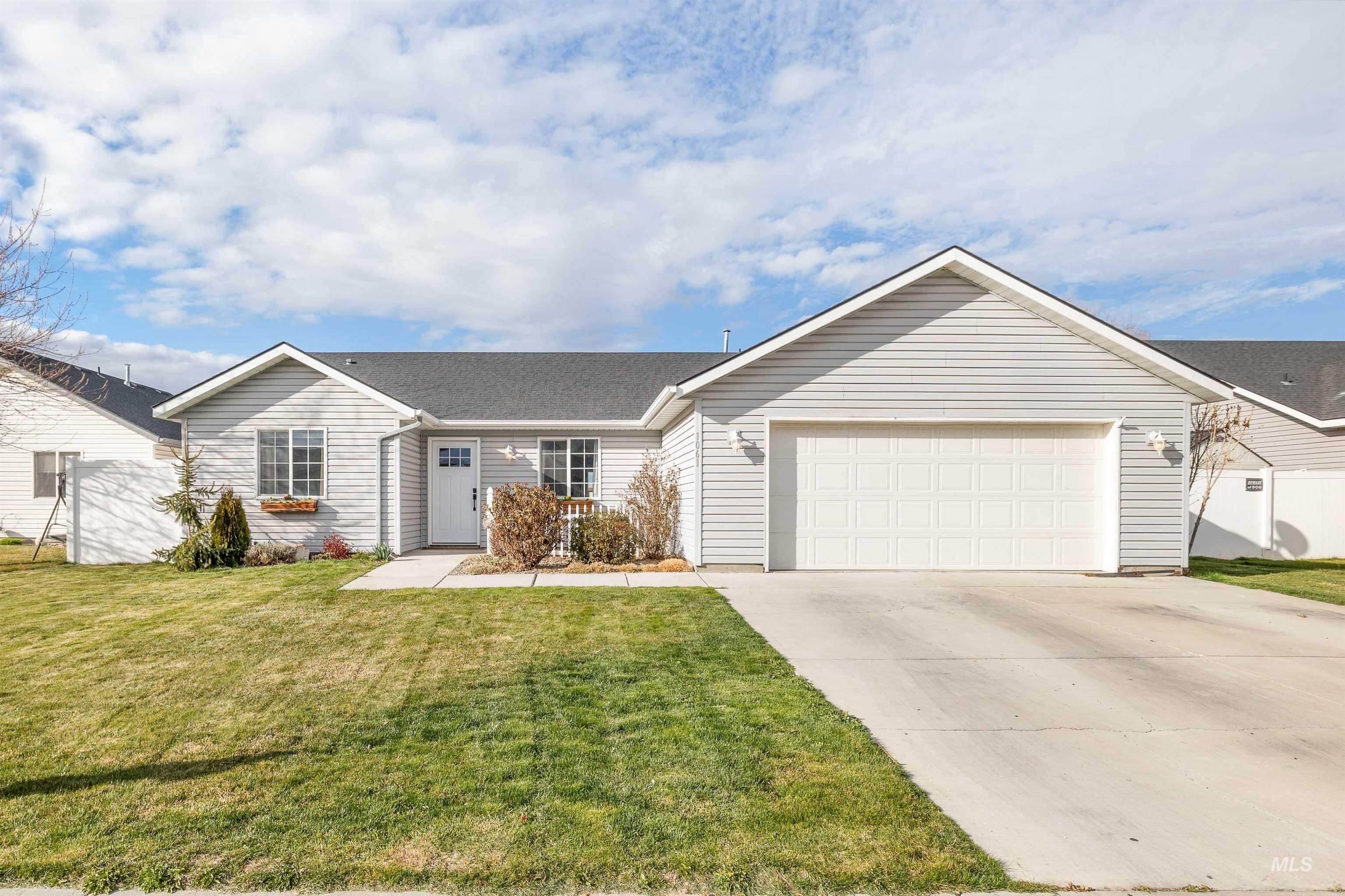 1061 Par Ct, Twin Falls, Idaho 83301-5748, 3 Bedrooms, 2 Bathrooms, Residential For Sale, Price $349,900,MLS 98978342