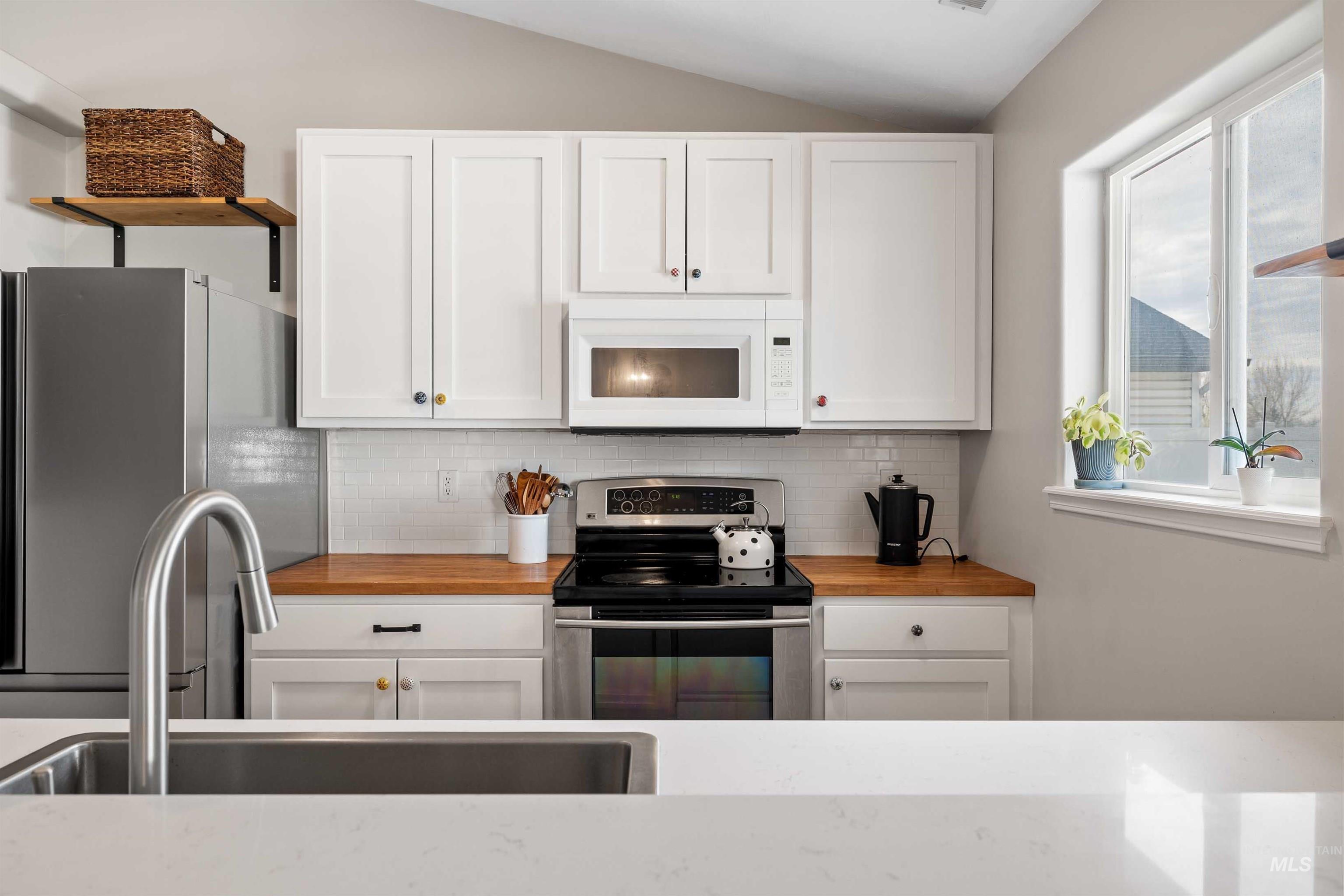 1061 Par Ct, Twin Falls, Idaho 83301-5748, 3 Bedrooms, 2 Bathrooms, Residential For Sale, Price $349,900,MLS 98978342