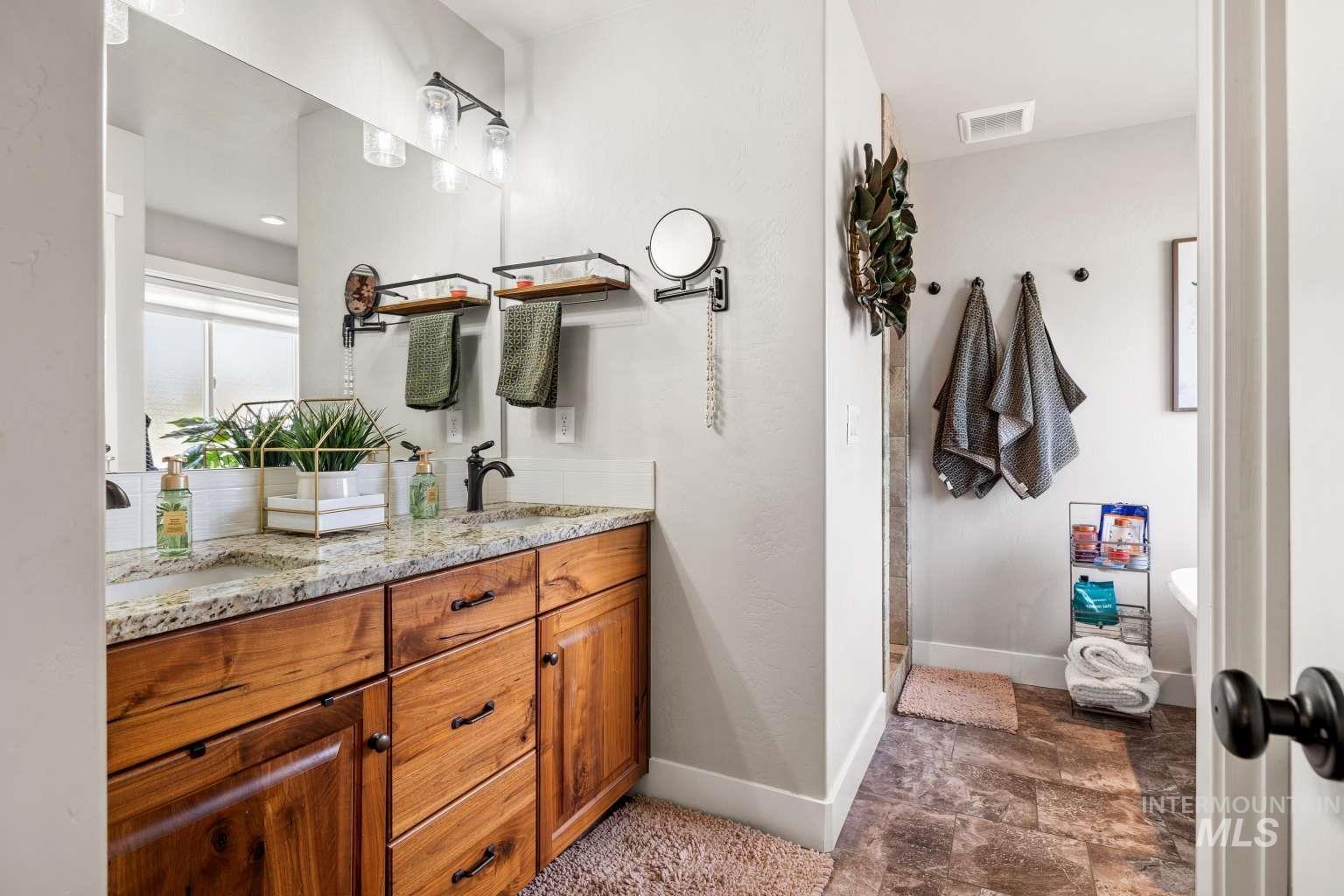 744 Midnight Sun Loop, Twin Falls, Idaho 83301, 6 Bedrooms, 4 Bathrooms, Residential For Sale, Price $699,000,MLS 98978344