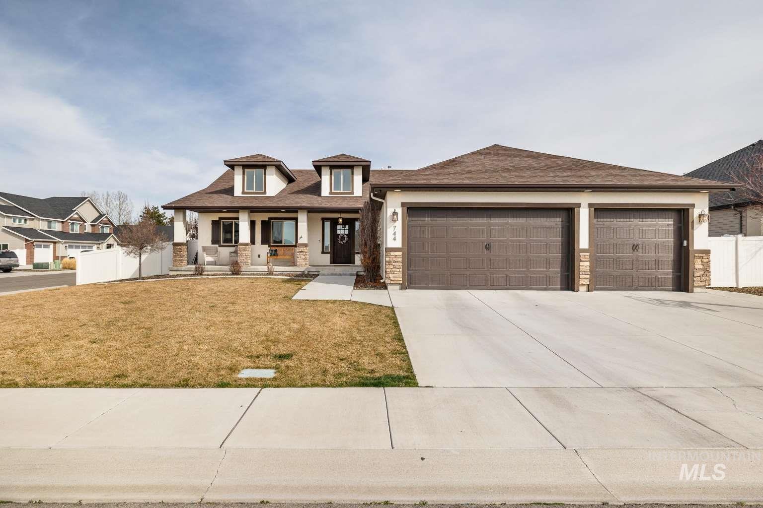 744 Midnight Sun Loop, Twin Falls, Idaho 83301, 6 Bedrooms, 4 Bathrooms, Residential For Sale, Price $699,000,MLS 98978344