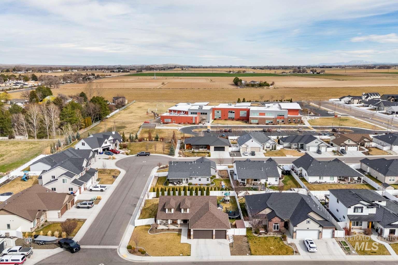 744 Midnight Sun Loop, Twin Falls, Idaho 83301, 6 Bedrooms, 4 Bathrooms, Residential For Sale, Price $699,000,MLS 98978344