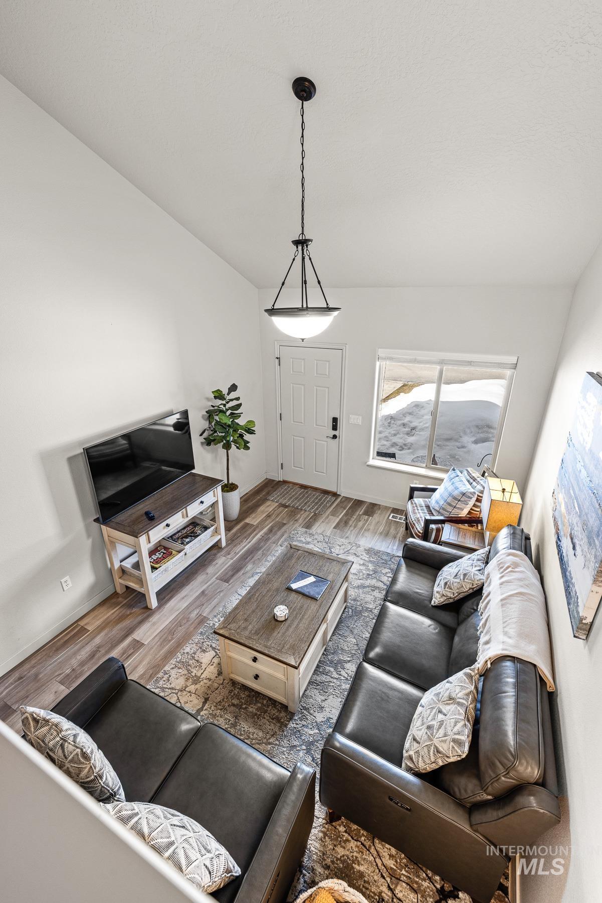 24 Mangum Circle, Donnelly, Idaho 83615, 3 Bedrooms, 2 Bathrooms, Residential For Sale, Price $370,000,MLS 98978352