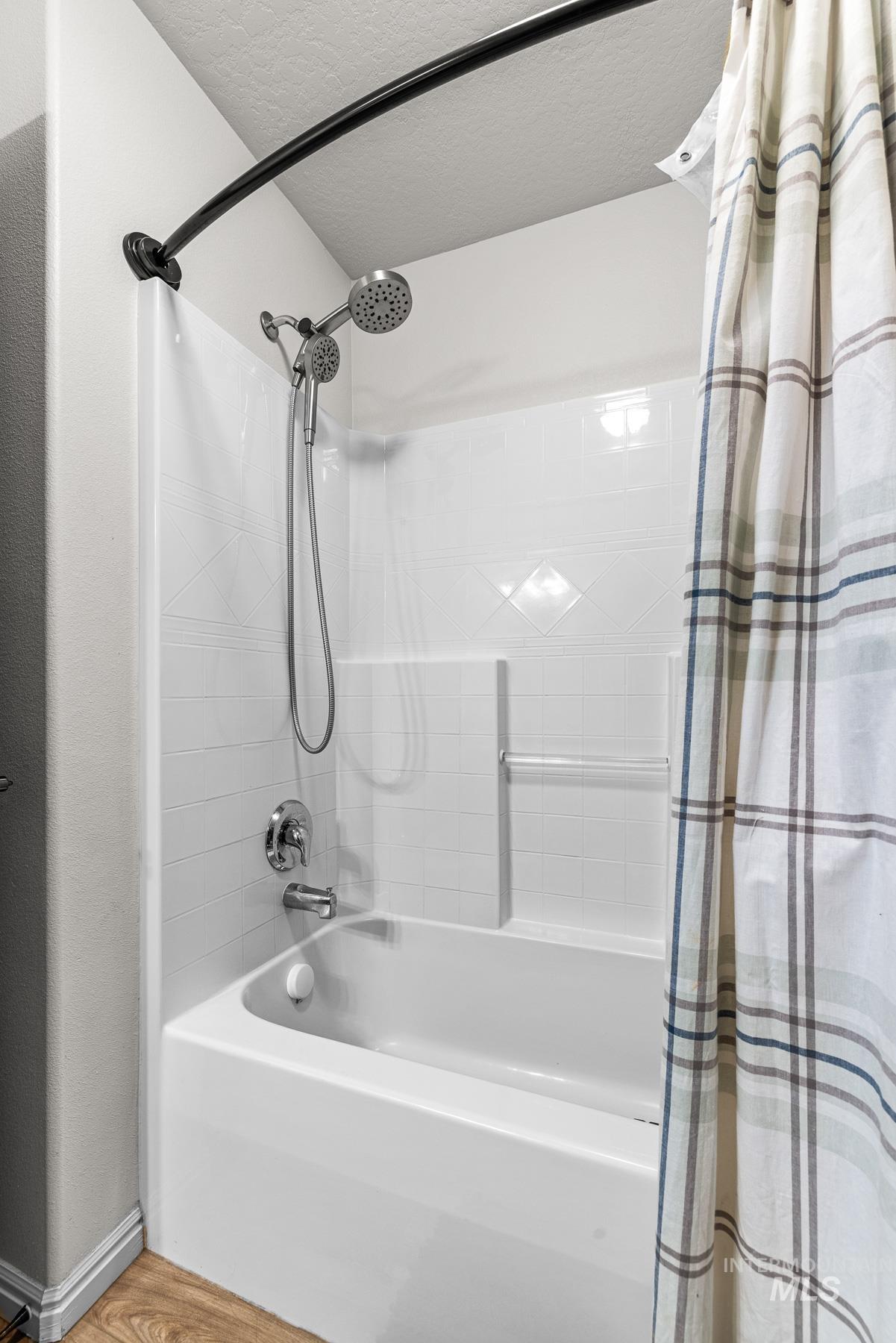 24 Mangum Circle, Donnelly, Idaho 83615, 3 Bedrooms, 2 Bathrooms, Residential For Sale, Price $370,000,MLS 98978352