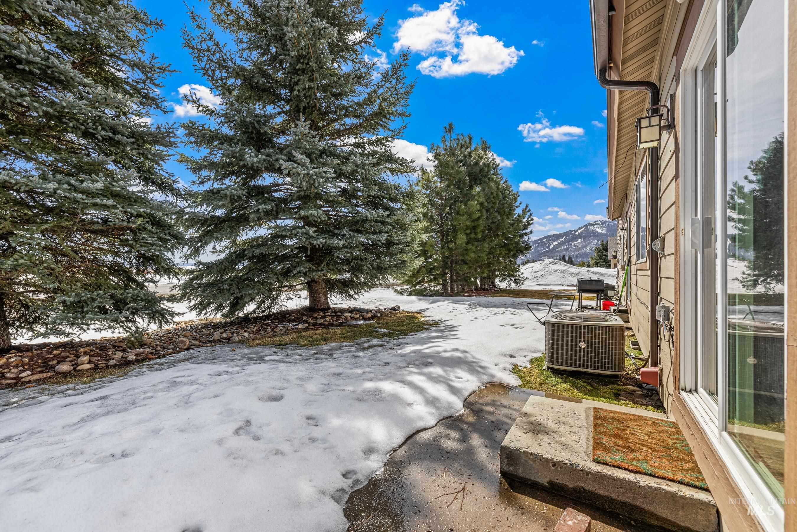 24 Mangum Circle, Donnelly, Idaho 83615, 3 Bedrooms, 2 Bathrooms, Residential For Sale, Price $370,000,MLS 98978352