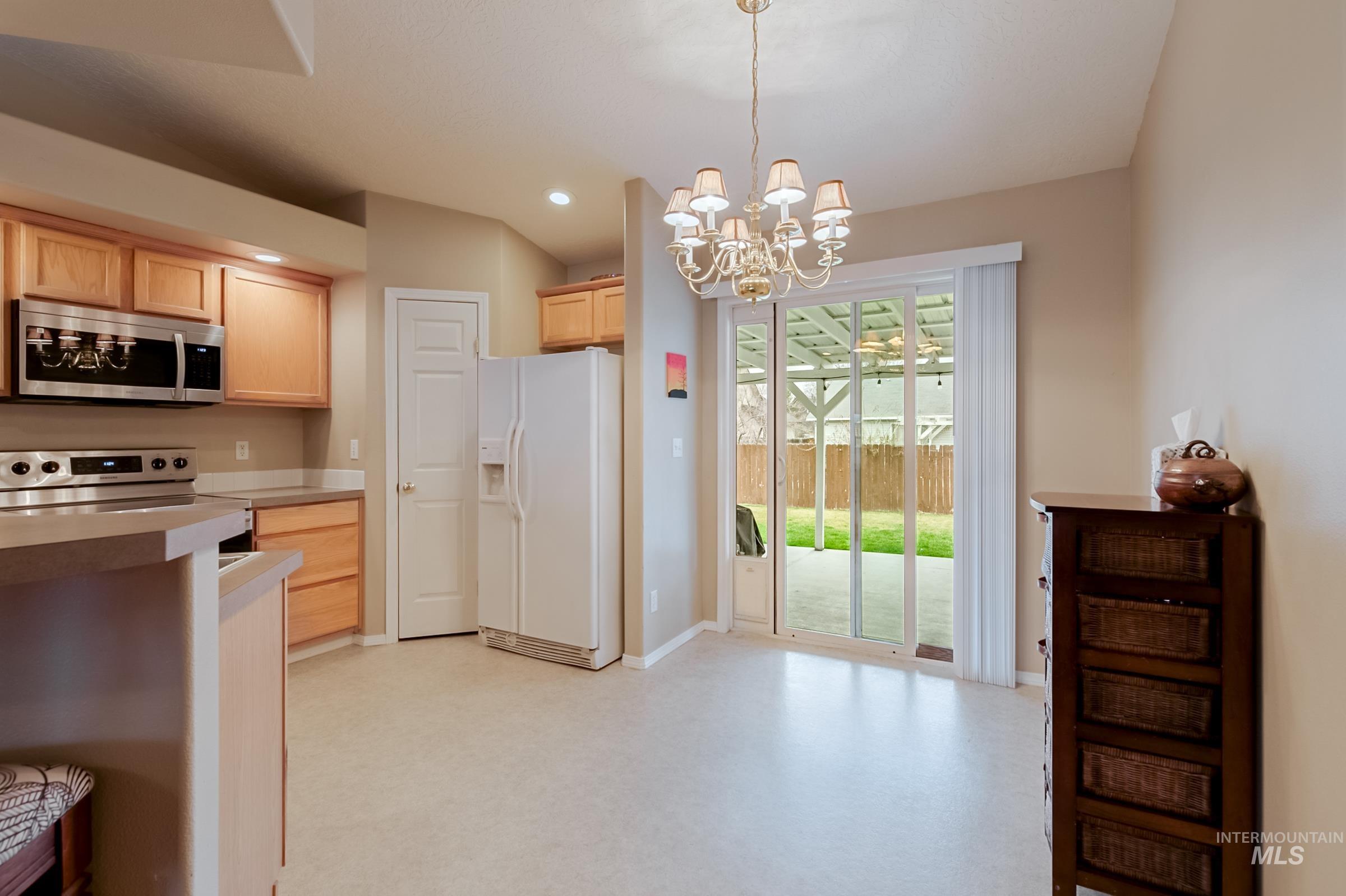 14086 Carolina St, Caldwell, Idaho 83607, 3 Bedrooms, 2 Bathrooms, Residential For Sale, Price $350,000,MLS 98978353