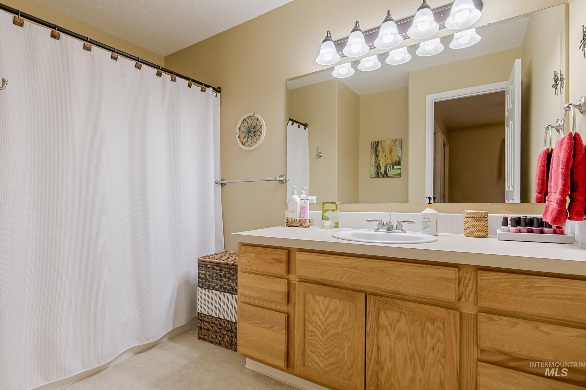 14086 Carolina St, Caldwell, Idaho 83607, 3 Bedrooms, 2 Bathrooms, Residential For Sale, Price $350,000,MLS 98978353