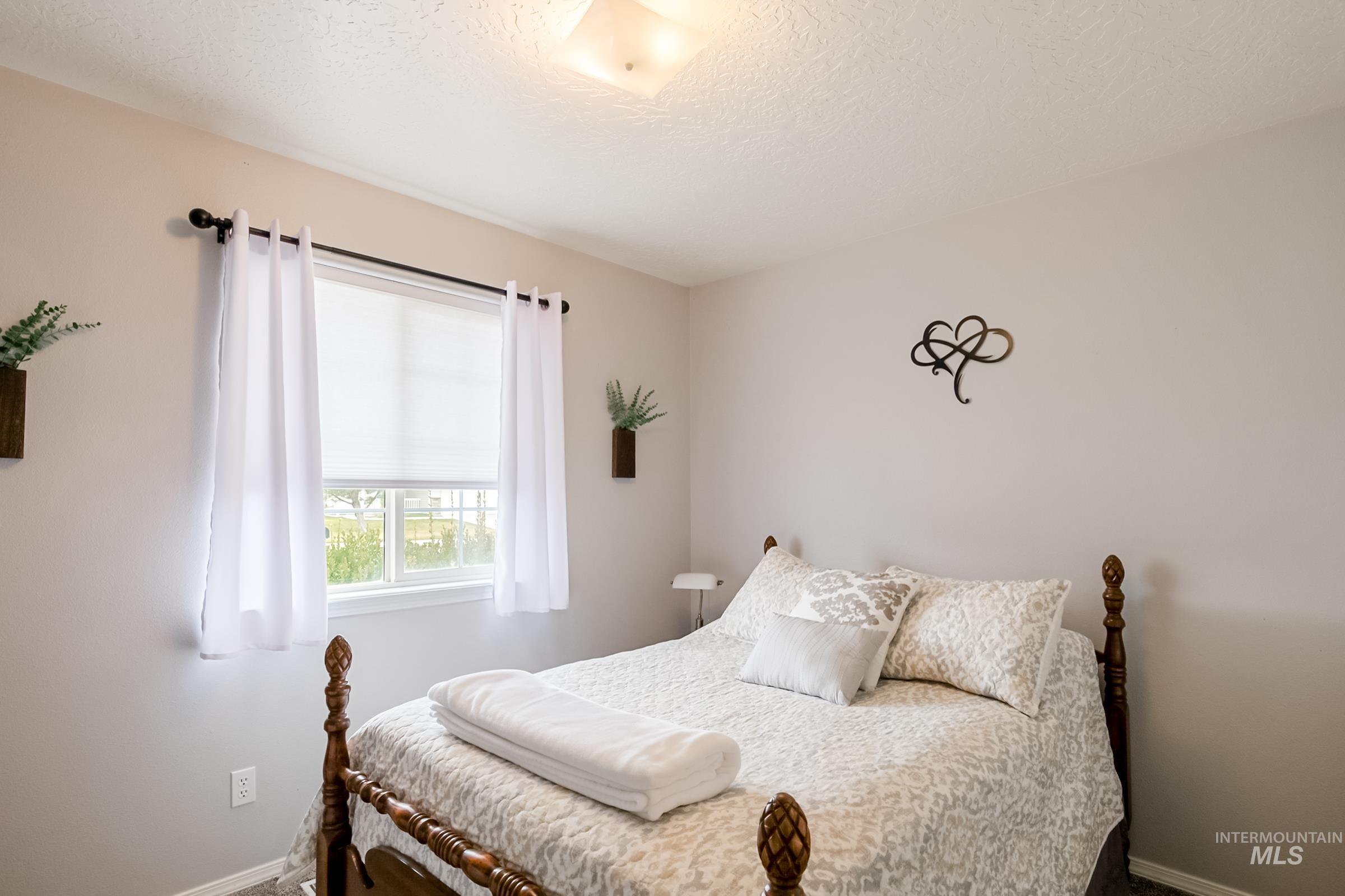 14086 Carolina St, Caldwell, Idaho 83607, 3 Bedrooms, 2 Bathrooms, Residential For Sale, Price $350,000,MLS 98978353