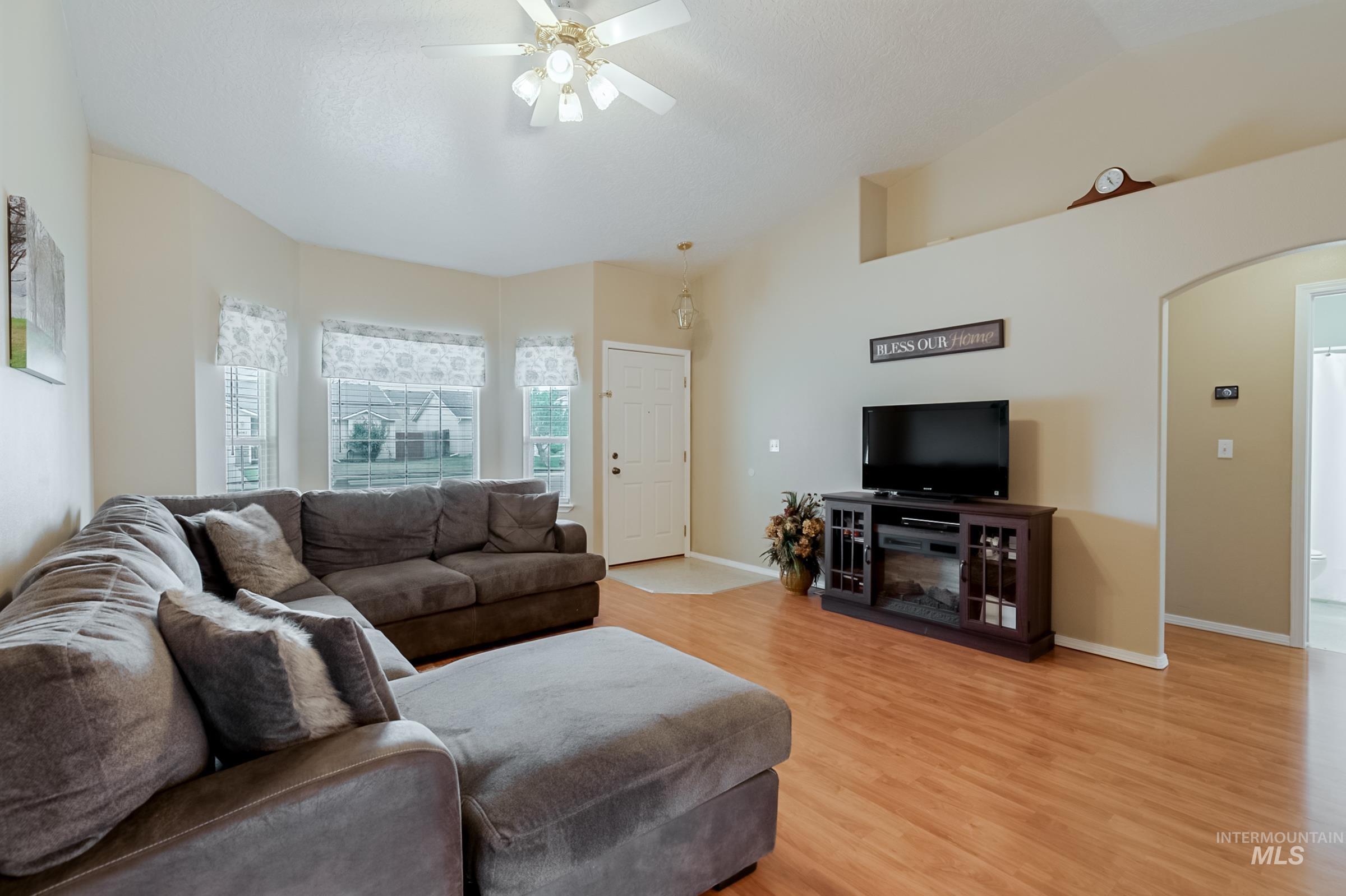 14086 Carolina St, Caldwell, Idaho 83607, 3 Bedrooms, 2 Bathrooms, Residential For Sale, Price $350,000,MLS 98978353