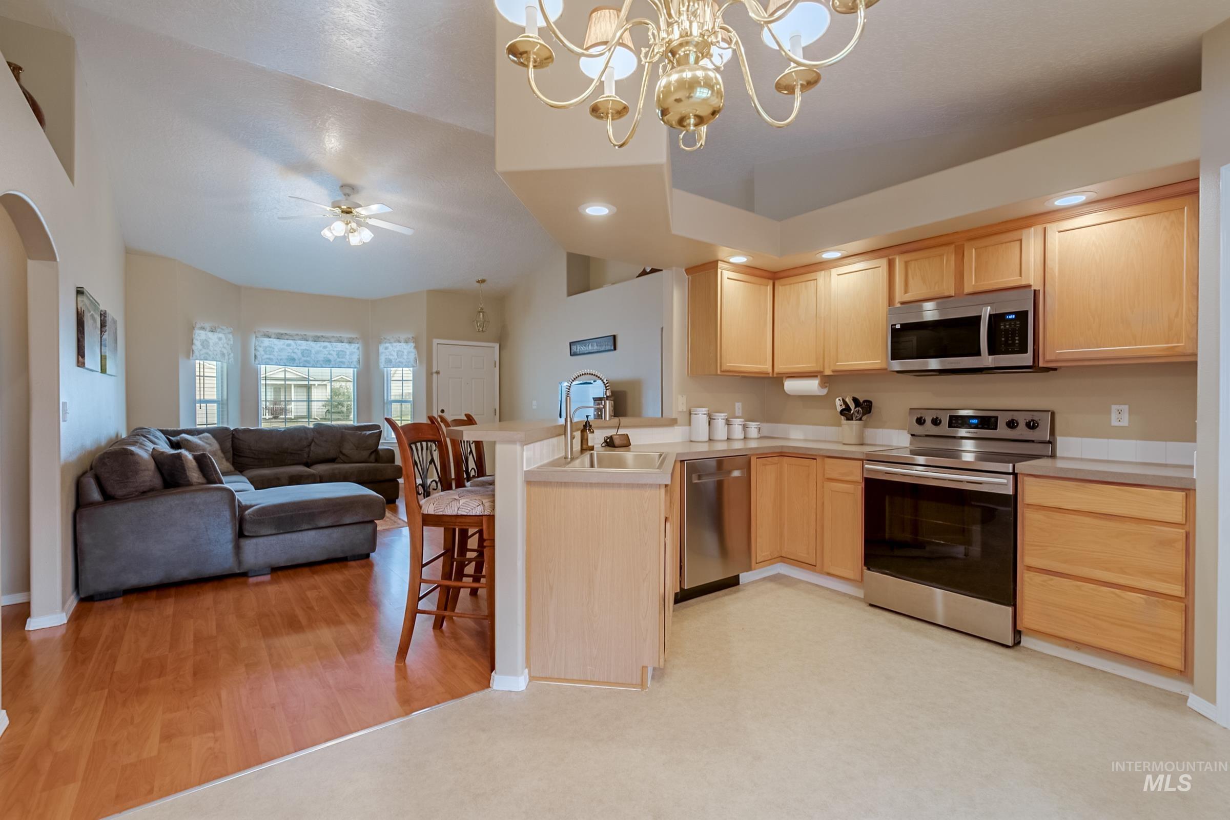 14086 Carolina St, Caldwell, Idaho 83607, 3 Bedrooms, 2 Bathrooms, Residential For Sale, Price $350,000,MLS 98978353