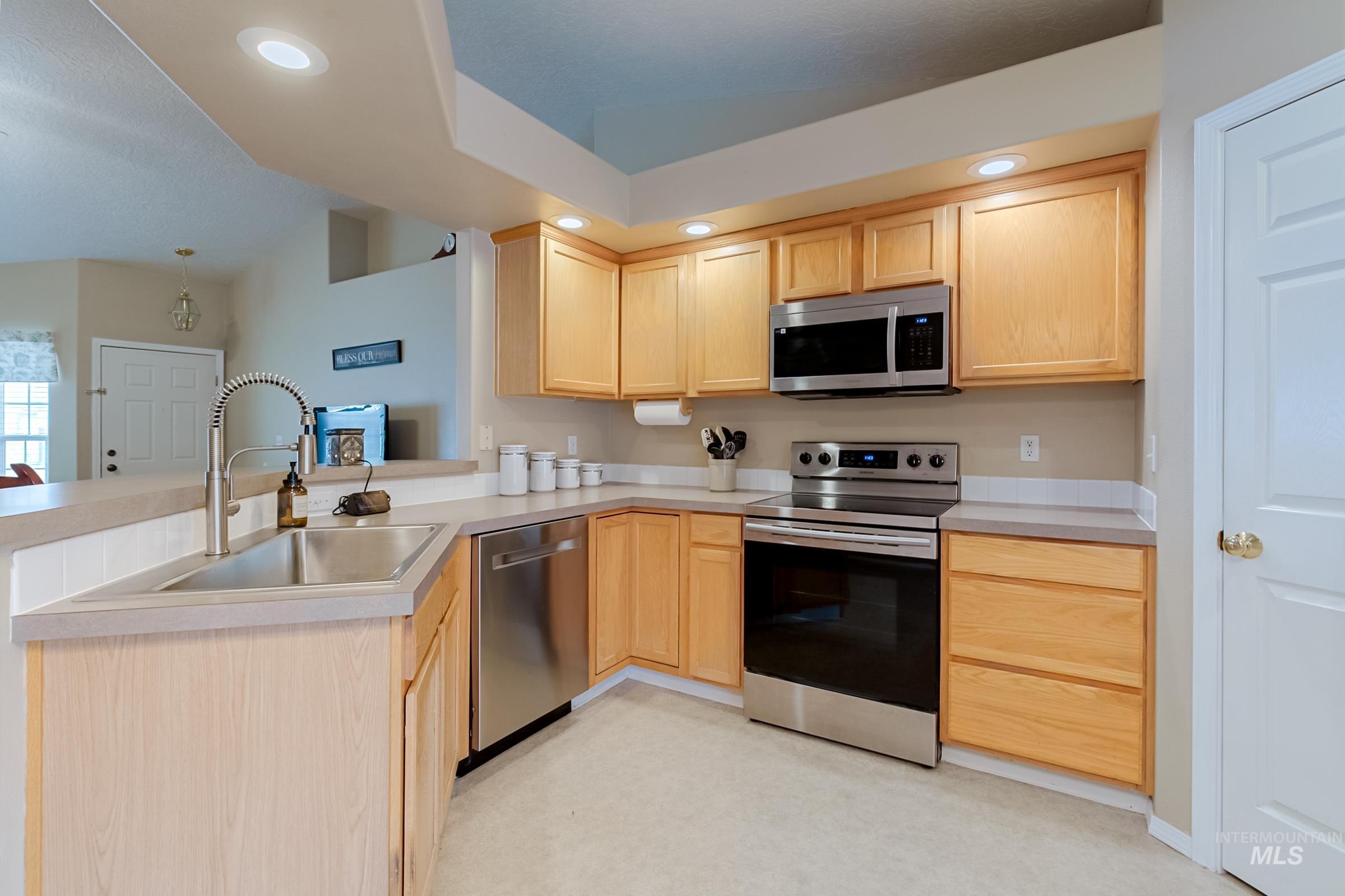 14086 Carolina St, Caldwell, Idaho 83607, 3 Bedrooms, 2 Bathrooms, Residential For Sale, Price $350,000,MLS 98978353