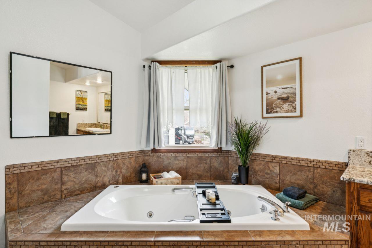 710 Keogh Ln, Caldwell, Idaho 83607, 4 Bedrooms, 3 Bathrooms, Residential For Sale, Price $989,000,MLS 98978355