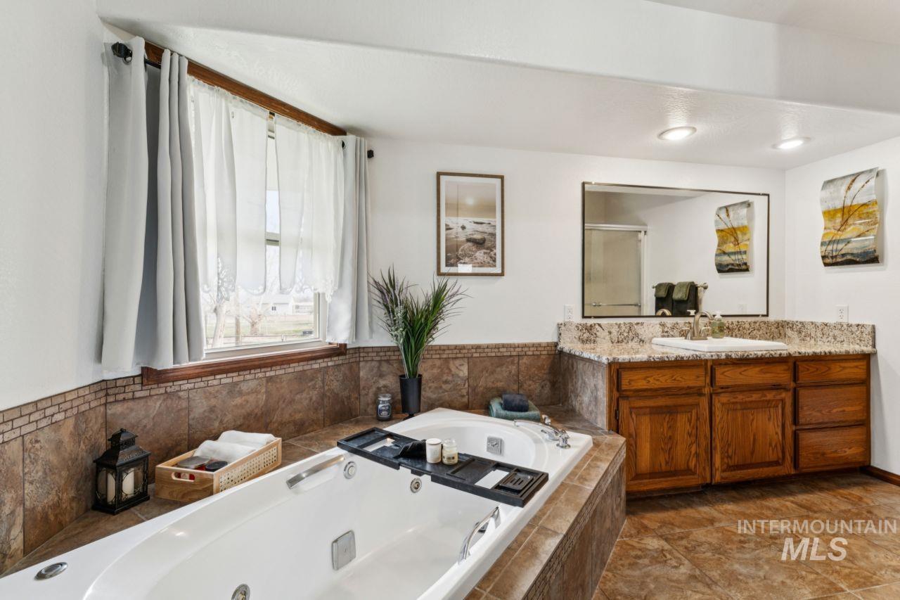 710 Keogh Ln, Caldwell, Idaho 83607, 4 Bedrooms, 3 Bathrooms, Residential For Sale, Price $989,000,MLS 98978355