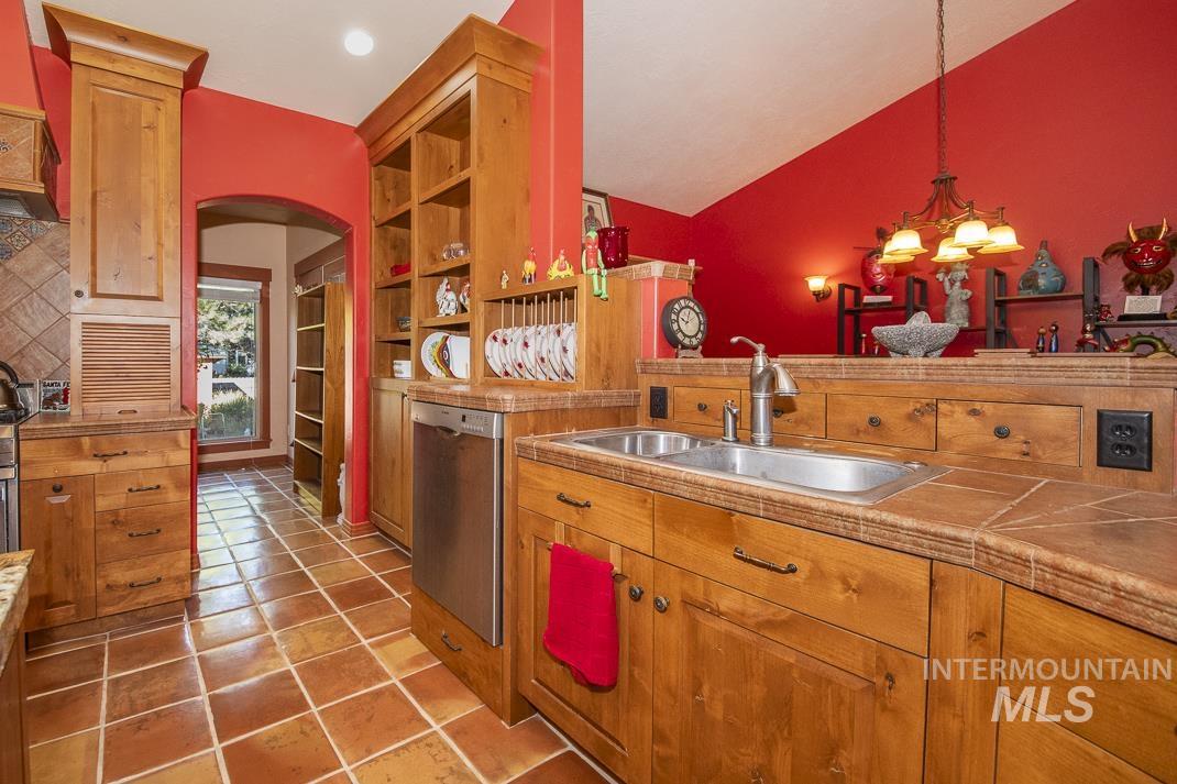 2214 Washington, Caldwell, Idaho 83605, 3 Bedrooms, 2.5 Bathrooms, Residential For Sale, Price $520,000,MLS 98978356