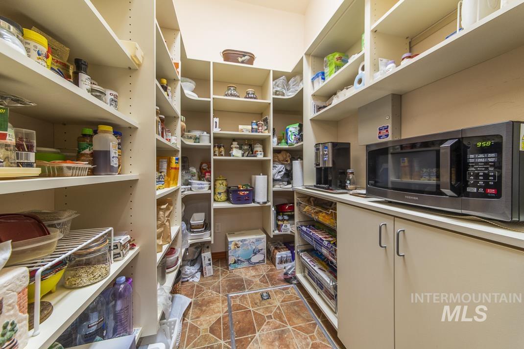 2214 Washington, Caldwell, Idaho 83605, 3 Bedrooms, 2.5 Bathrooms, Residential For Sale, Price $520,000,MLS 98978356