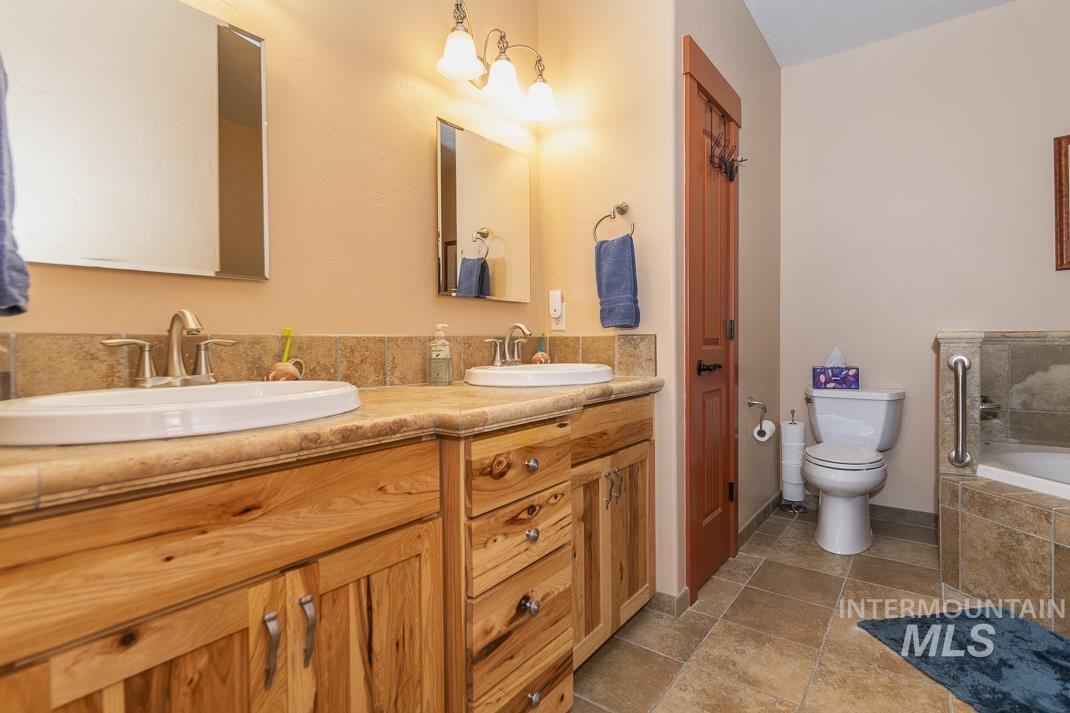 2214 Washington, Caldwell, Idaho 83605, 3 Bedrooms, 2.5 Bathrooms, Residential For Sale, Price $520,000,MLS 98978356