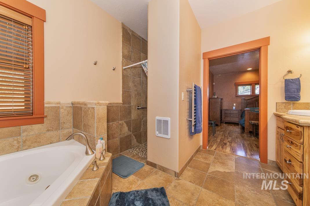 2214 Washington, Caldwell, Idaho 83605, 3 Bedrooms, 2.5 Bathrooms, Residential For Sale, Price $520,000,MLS 98978356